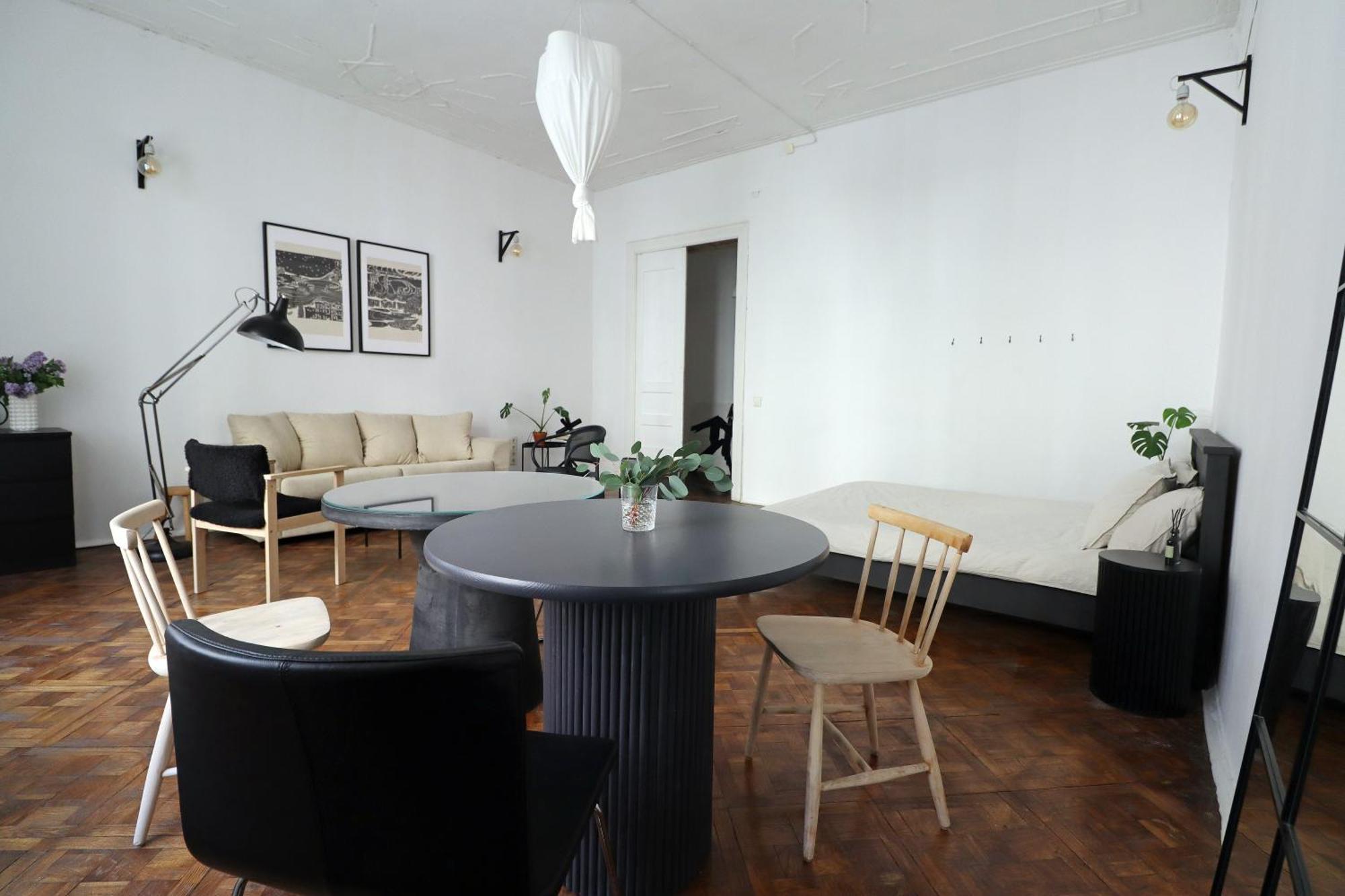 Spacious 3 In Art Nouveau District *