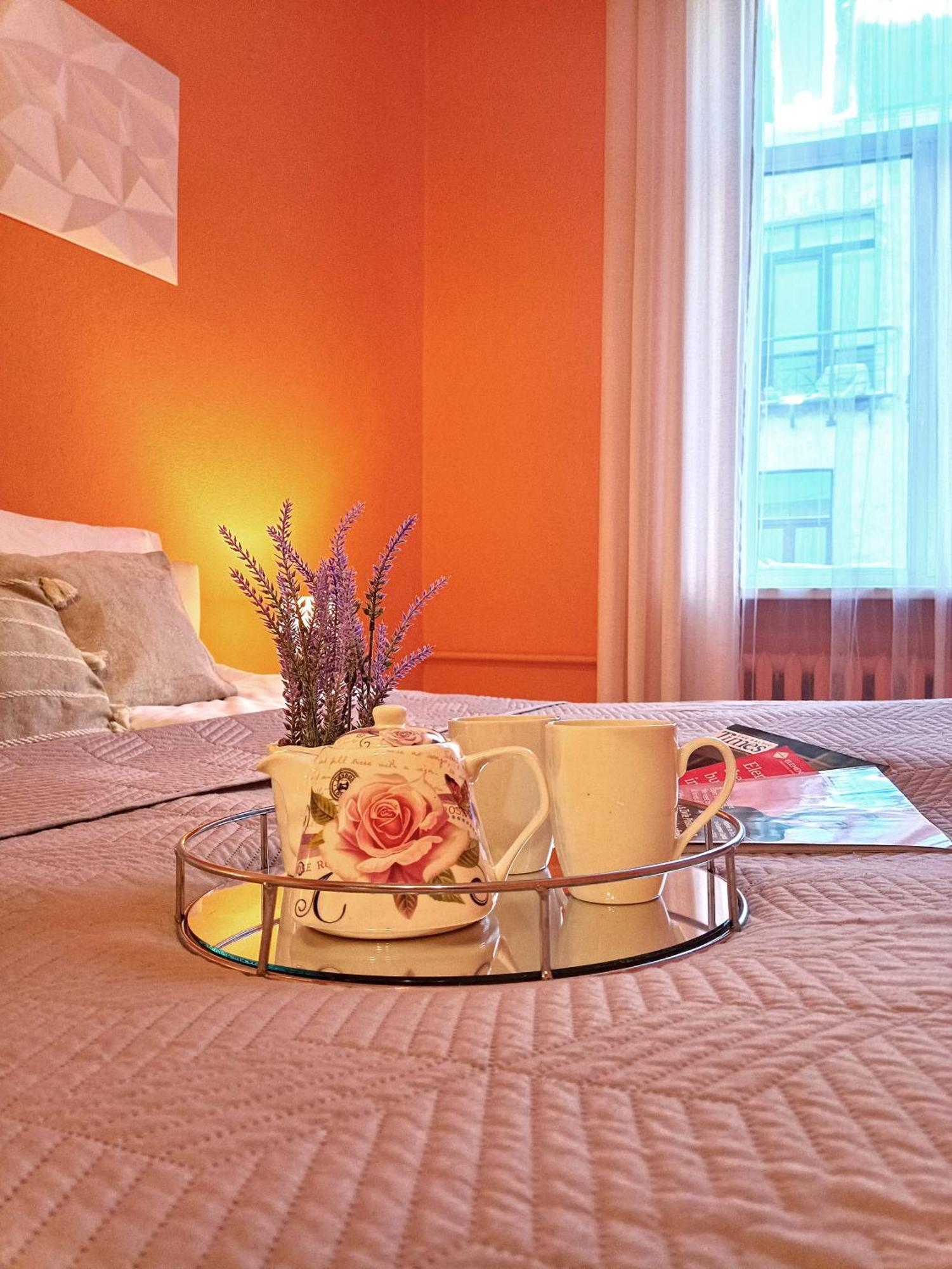 Spacious Old Town Family Peachy 2 Bedrooms Apartment, Nearby The Presidential Castle