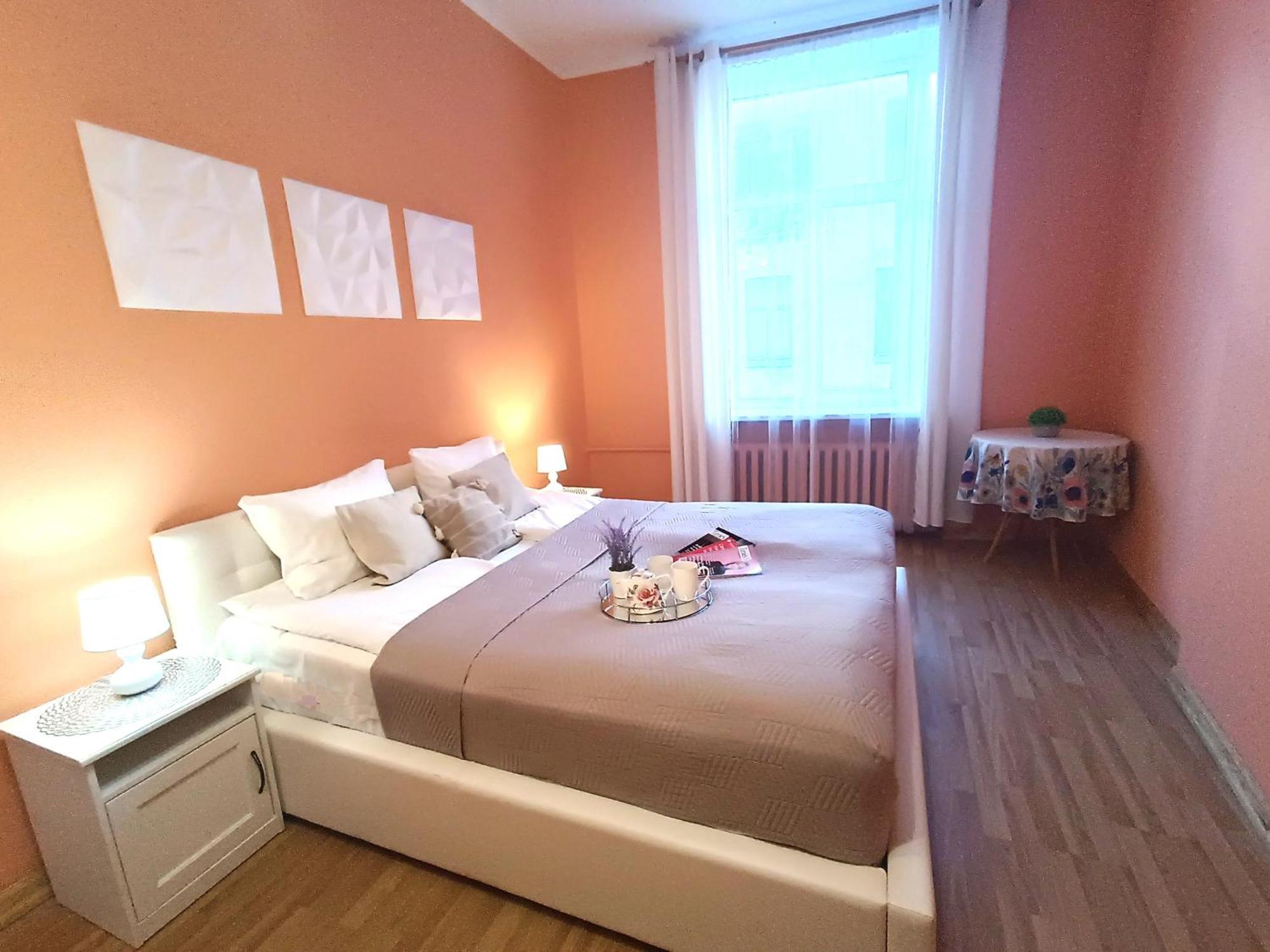 Spacious Old Town Family Peachy 2 Bedrooms Apartment, Nearby The Presidential Castle Riga