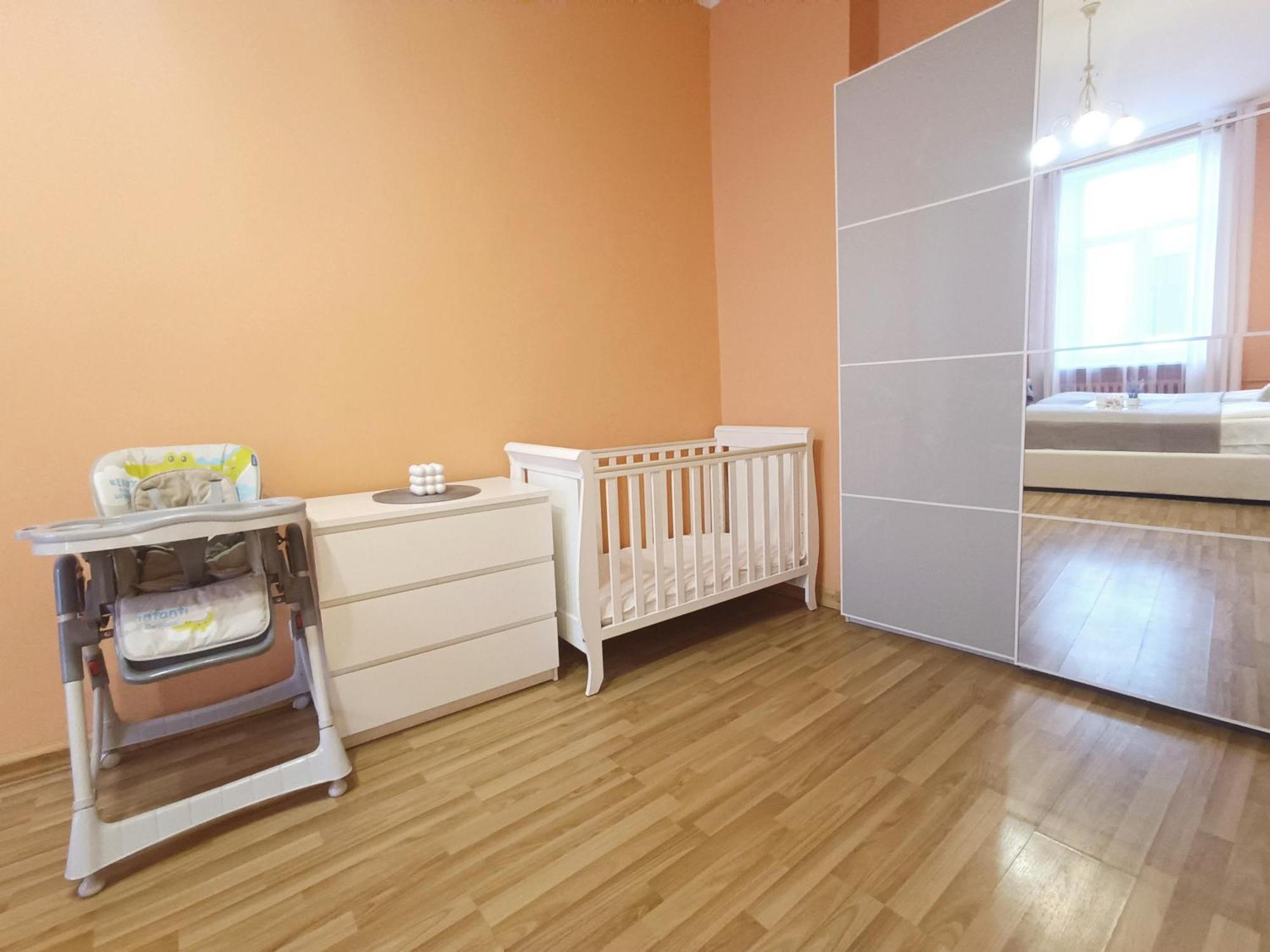 Spacious Old Town Family Peachy 2 Bedrooms Apartment, Nearby The Presidential Castle Apartamento *