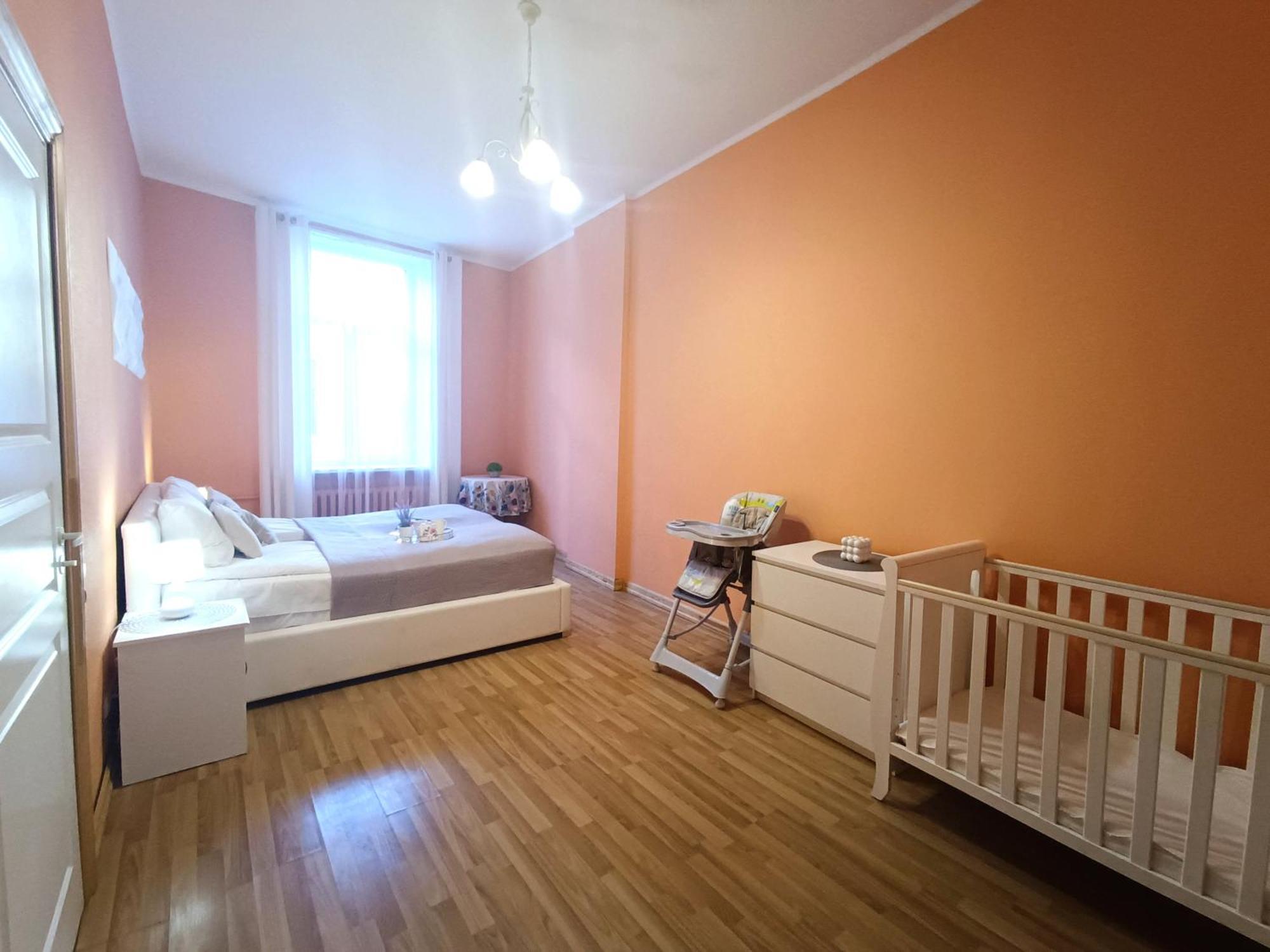 Apartamento Spacious Old Town Family Peachy 2 Bedrooms Apartment, Nearby The Presidential Castle *