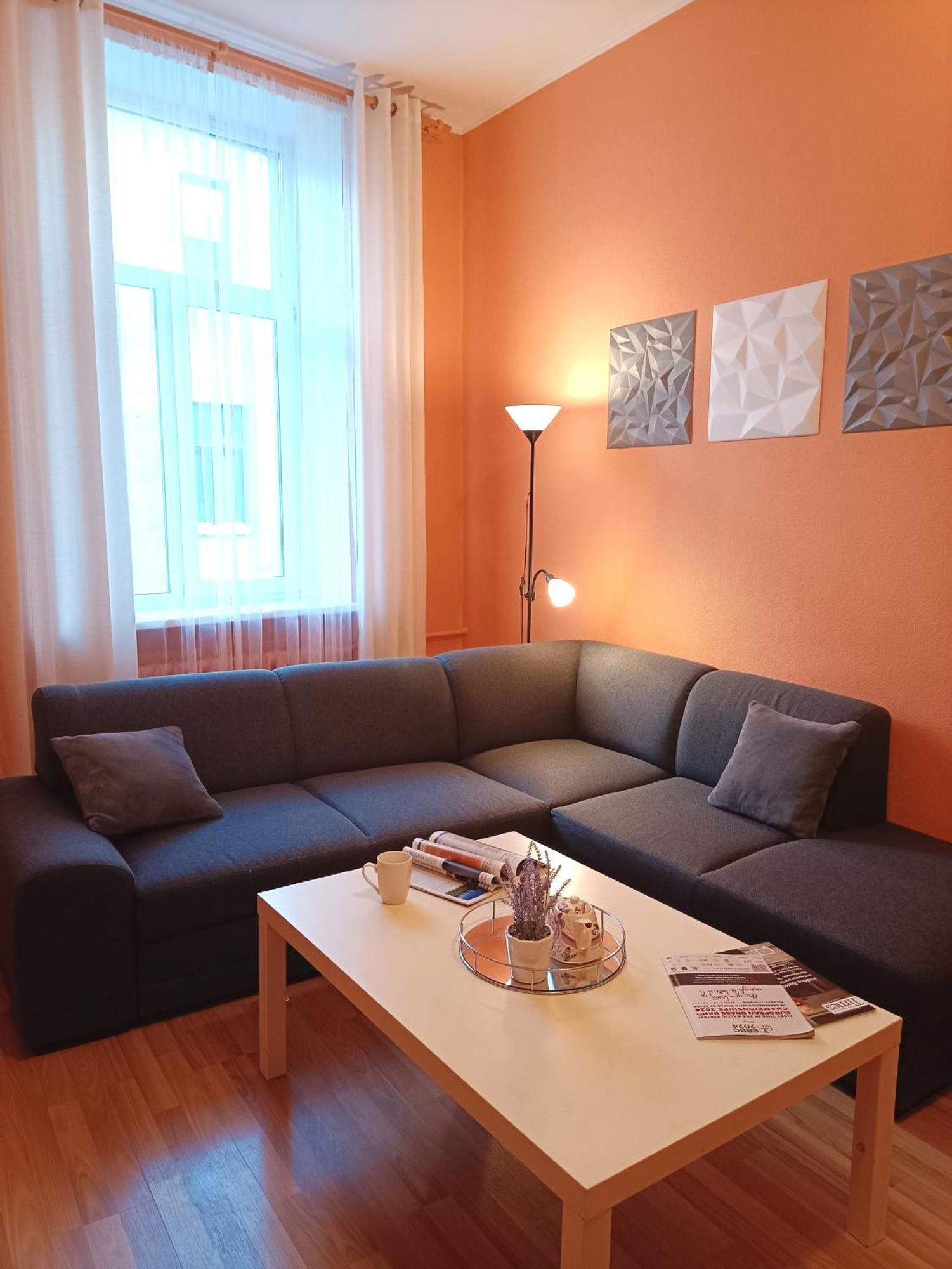 Spacious Old Town Family Peachy 2 Bedrooms Apartment, Nearby The Presidential Castle * Riga