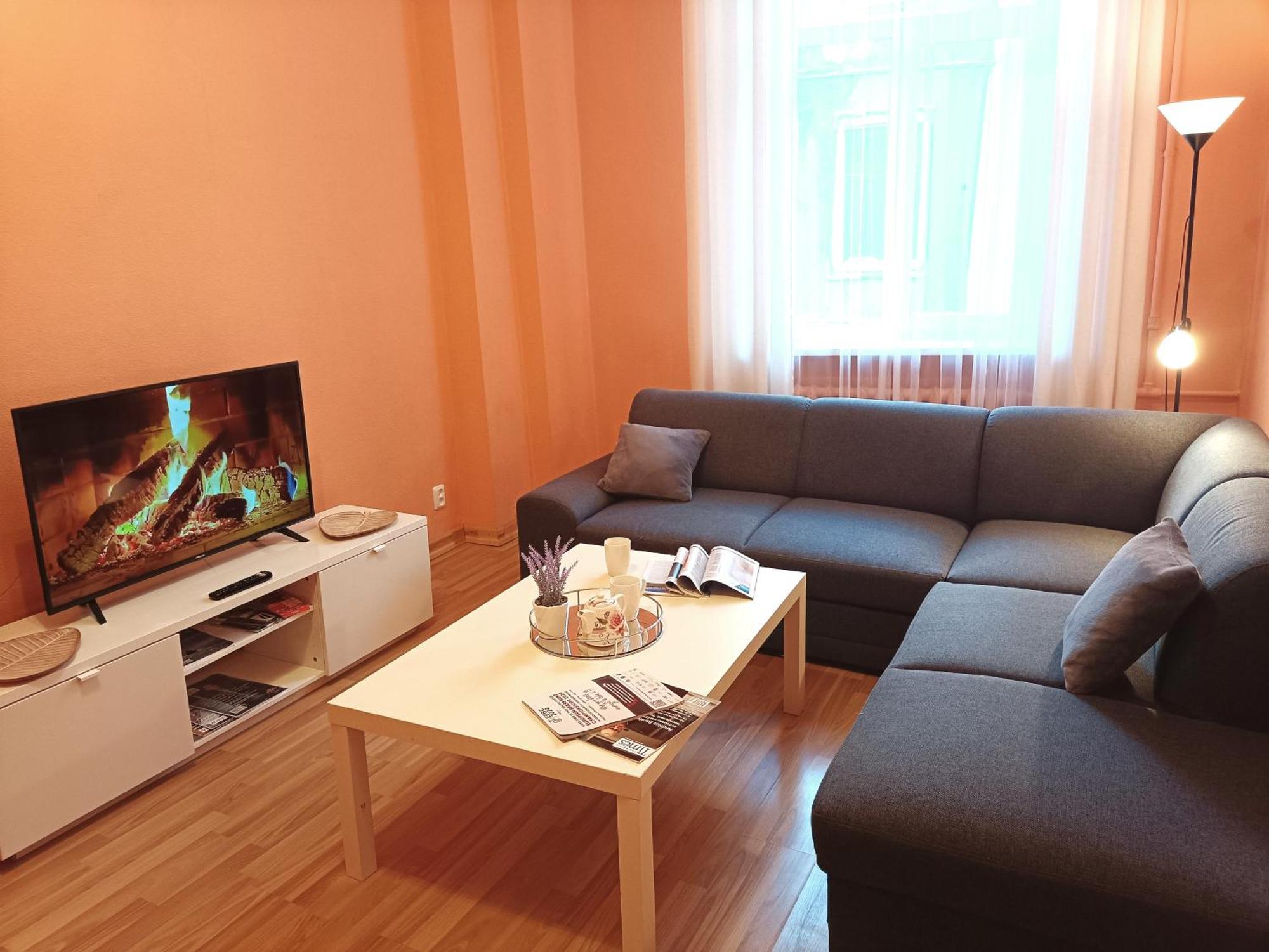 Spacious Old Town Family Peachy 2 Bedrooms Apartment, Nearby The Presidential Castle Riga