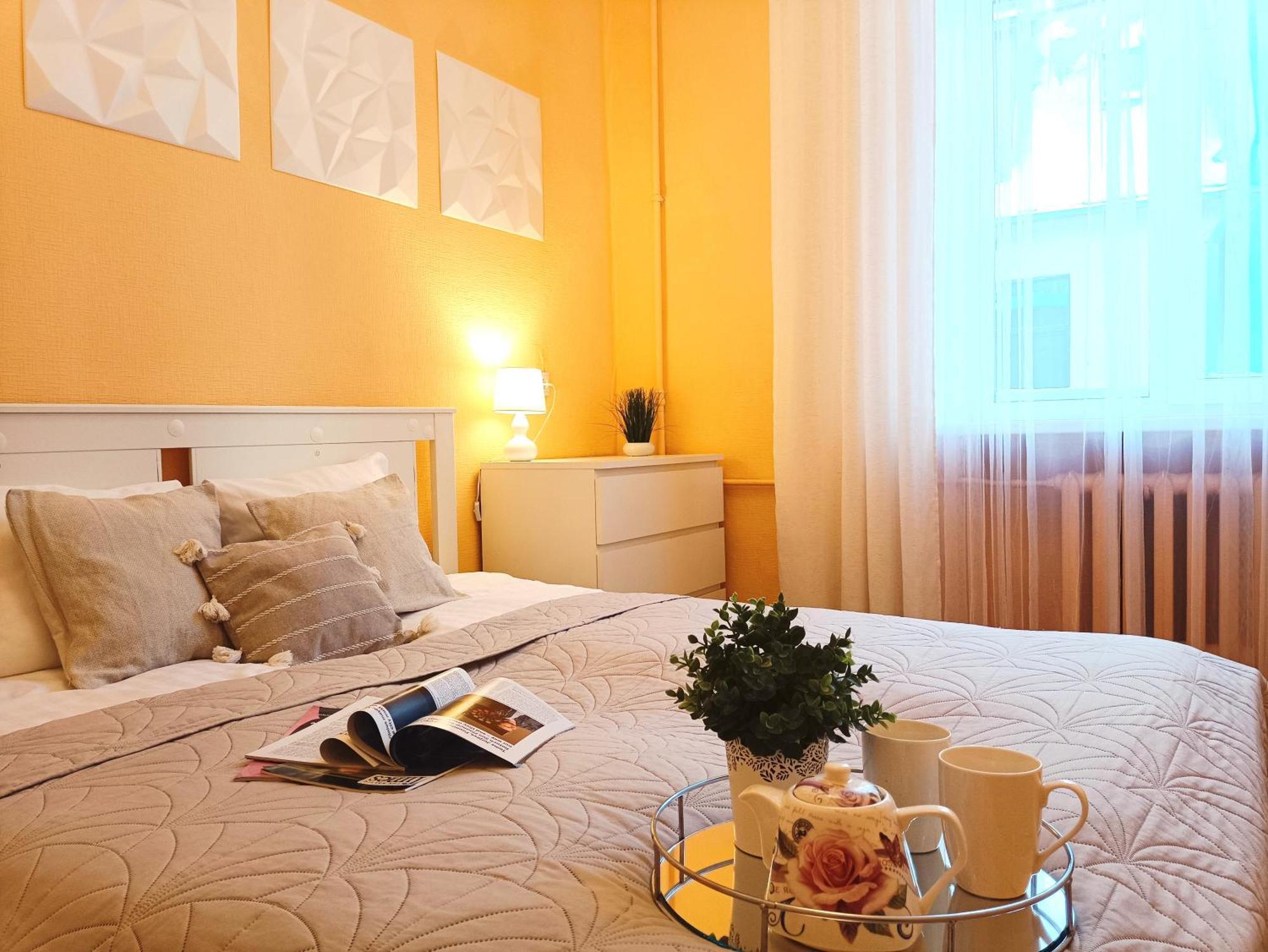 Dzīvoklis Spacious Old Town Family Peachy 2 Bedrooms Apartment, Nearby The Presidential Castle Riga