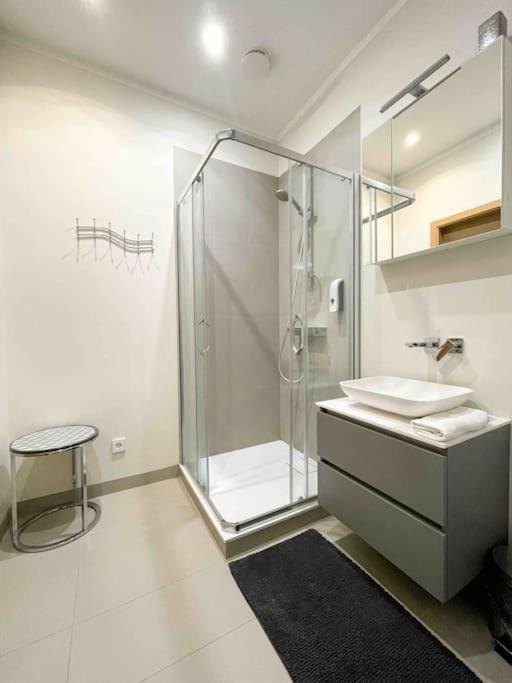 Apartment Modern Center