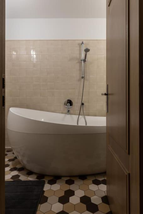 Beautiful 1bd Old Town Huoneisto Riika