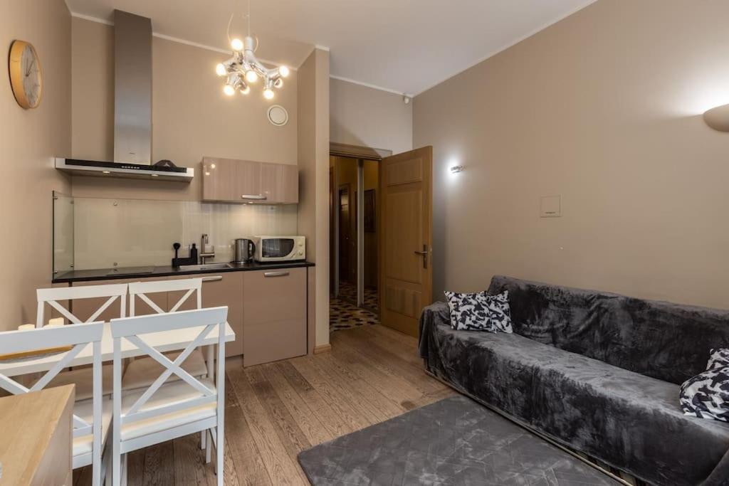 Beautiful 1bd Old Town