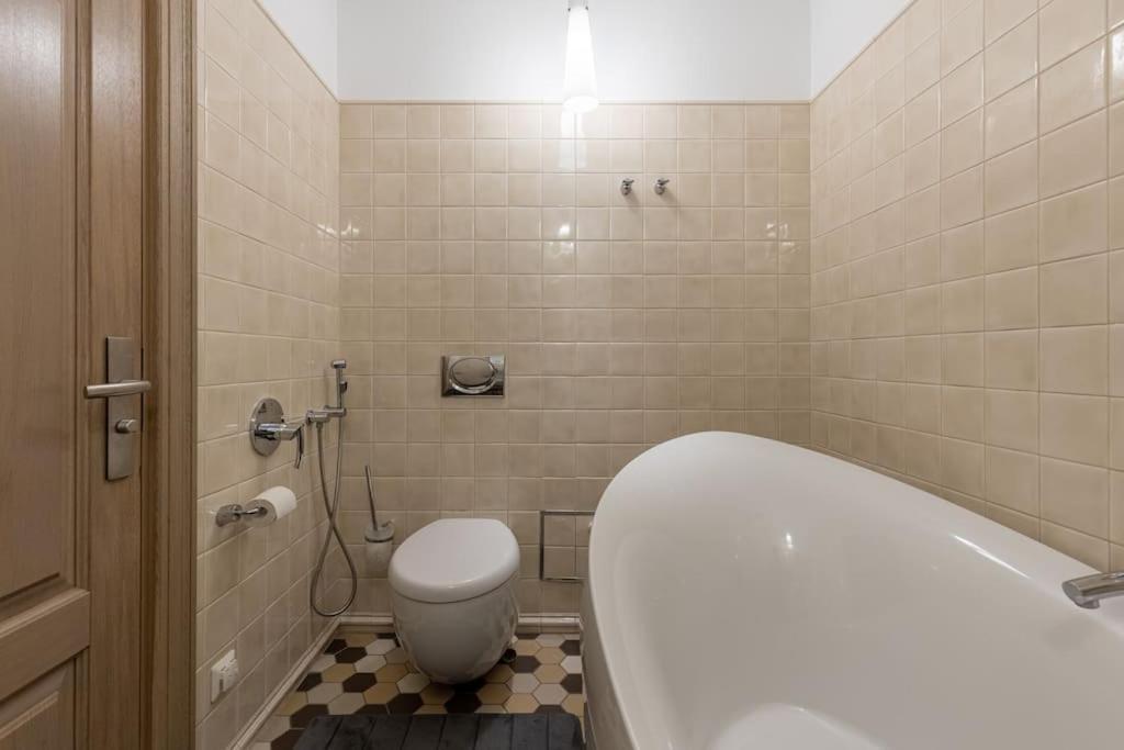 Huoneisto Beautiful 1bd Old Town