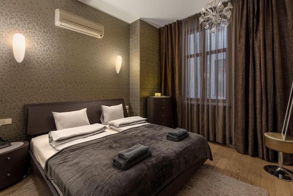 Beautiful 1bd Old Town *
