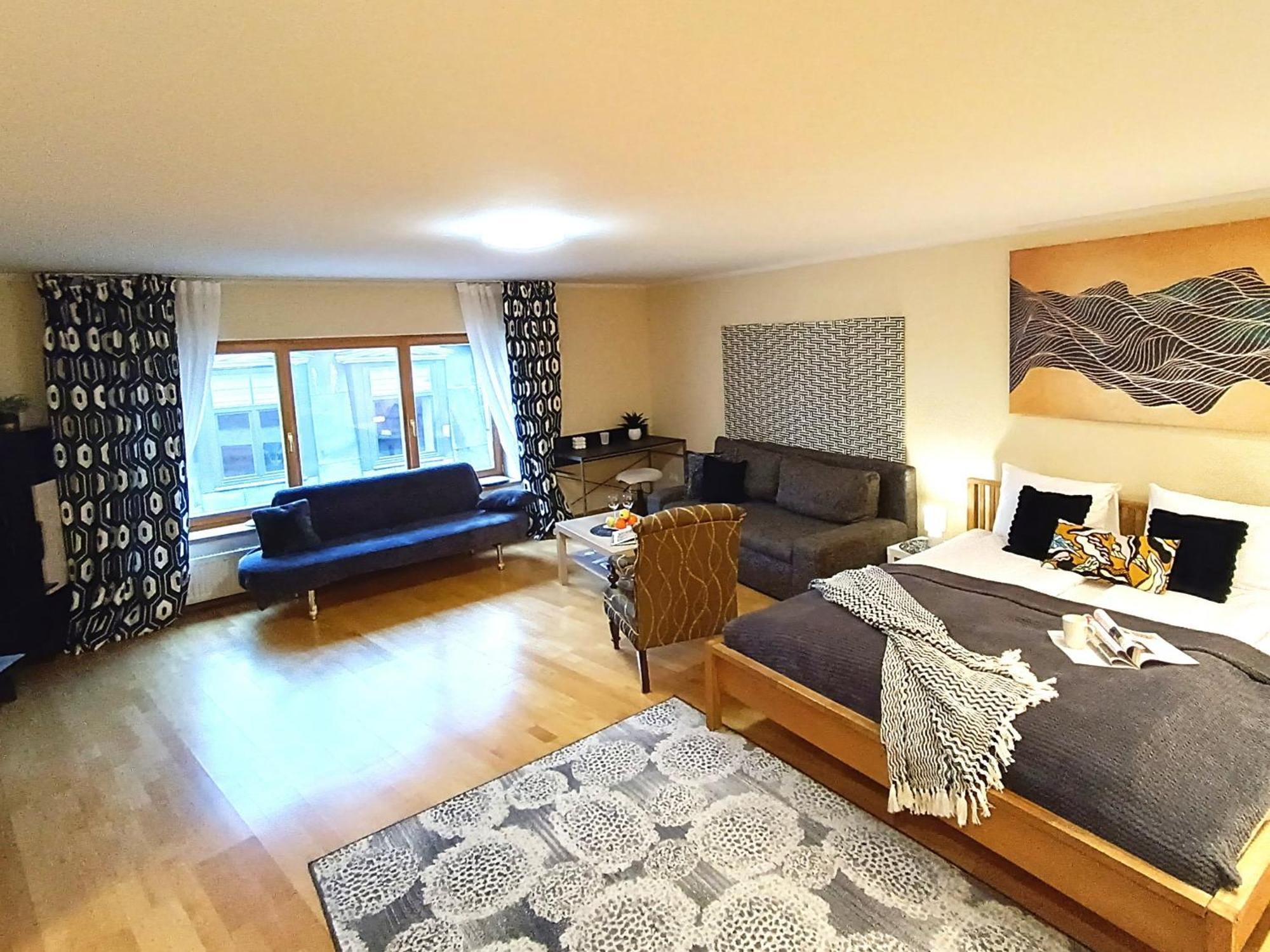 Elegant Old Town Toffee Bliss Apartment, Self Check-in, Steps From Bus Station Appartement Riga