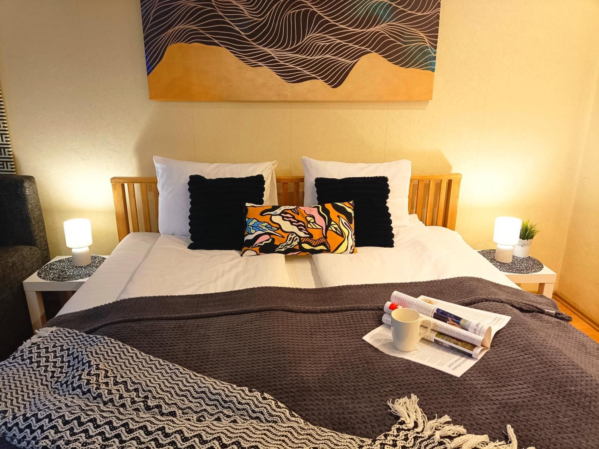 Elegant Old Town Toffee Bliss Apartment, Self Check-in, Steps From Bus Station Appartement Riga