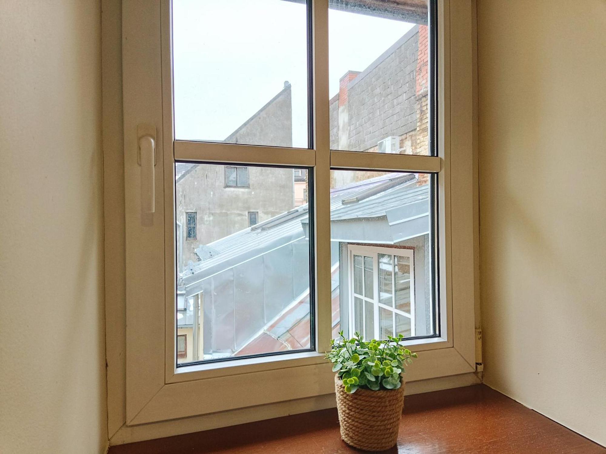 Old Town Charm One Bedroom Spacious Loft Nearby The Livu Square