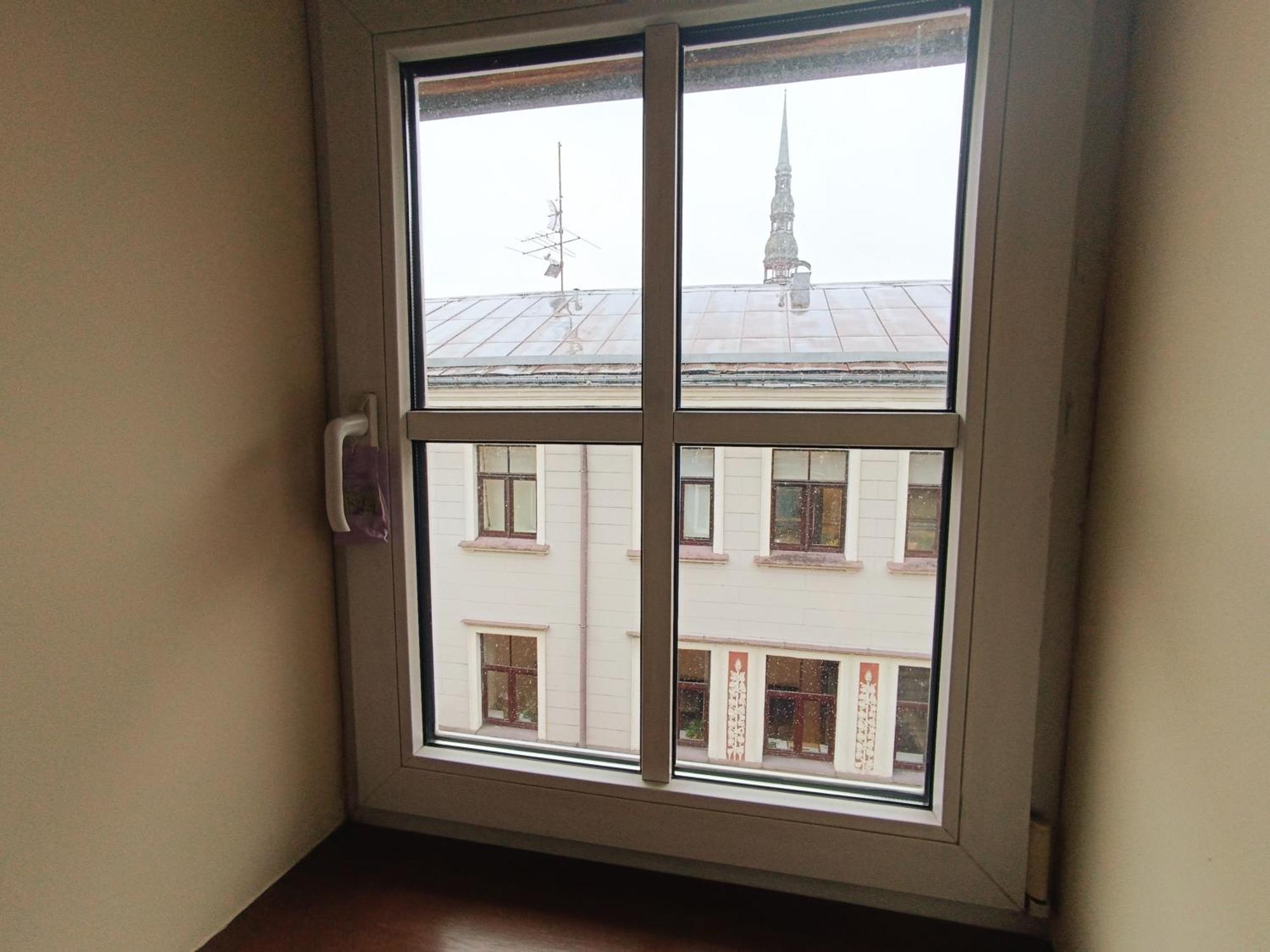 Old Town Charm One Bedroom Spacious Loft Nearby The Livu Square *