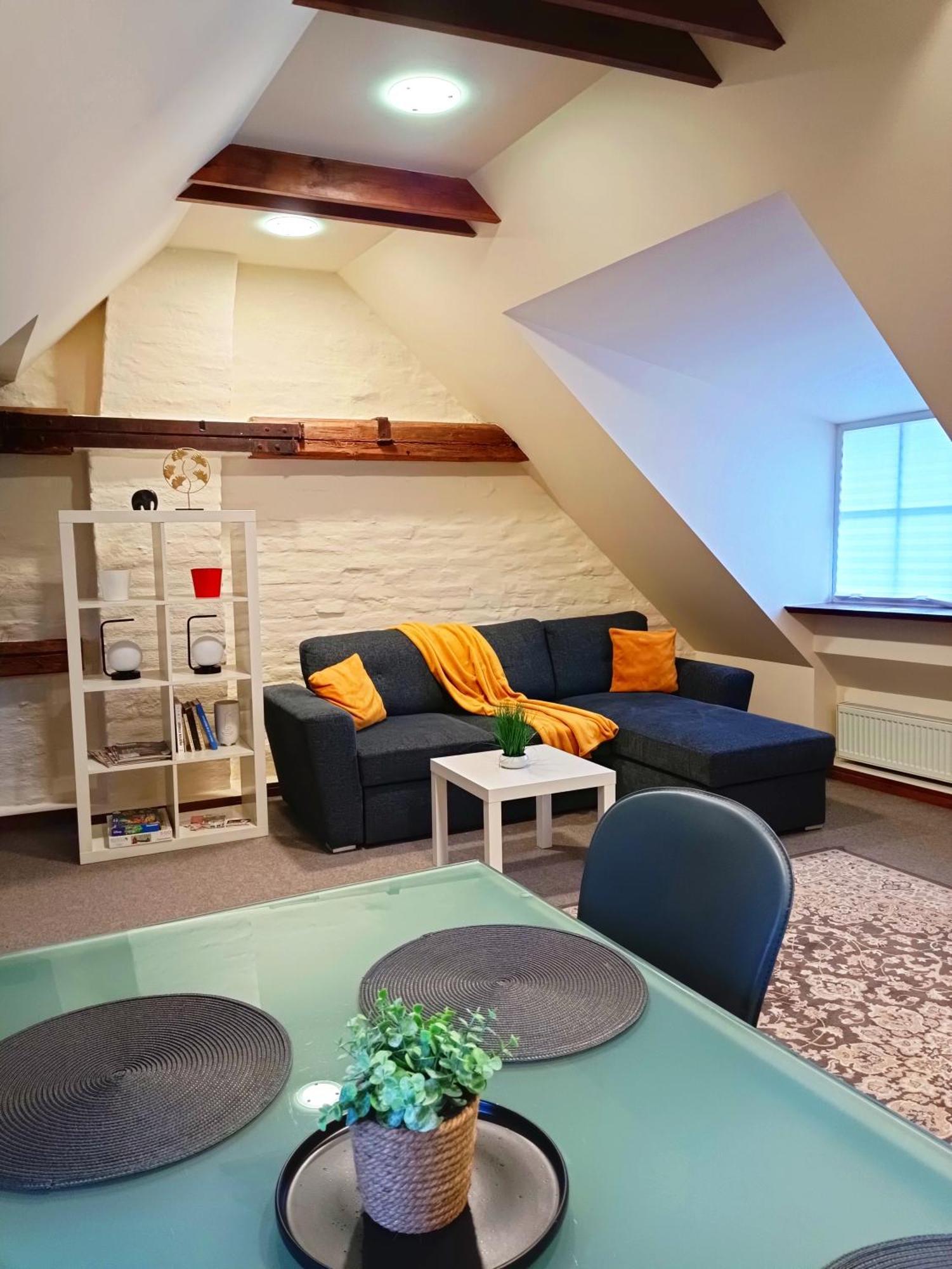 Old Town Charm One Bedroom Spacious Loft Nearby The Livu Square Apartamento Riga