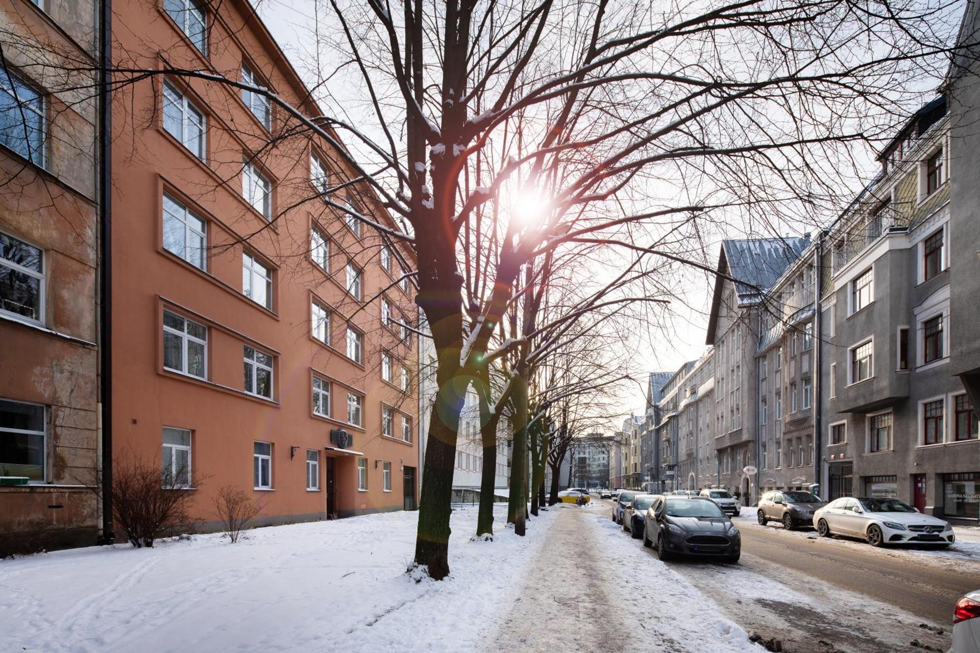 Embassy Center With Parking Apartment