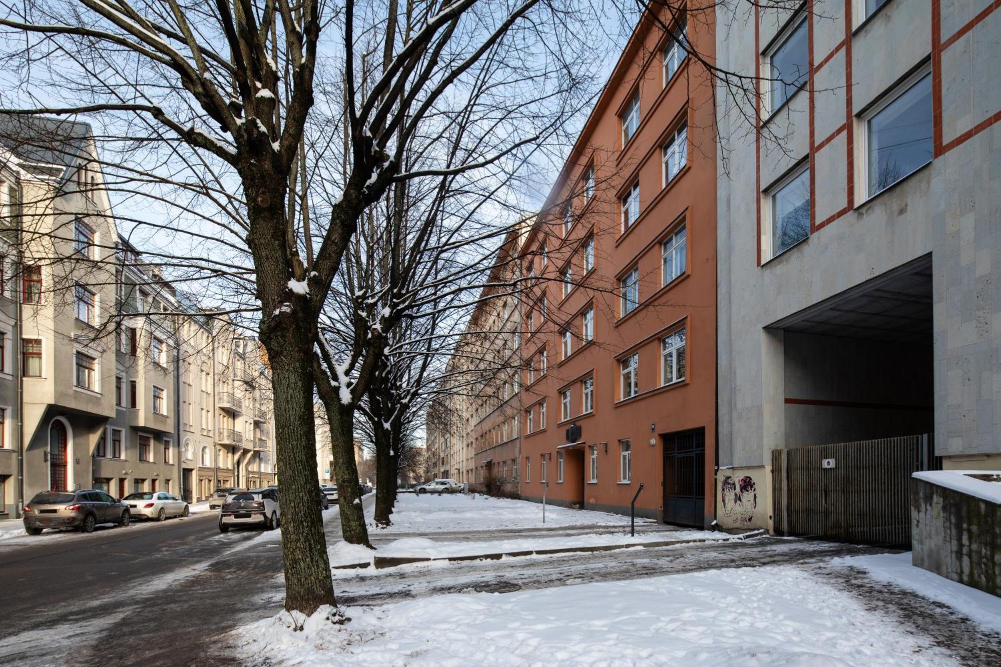 Apartment Embassy Center With Parking *