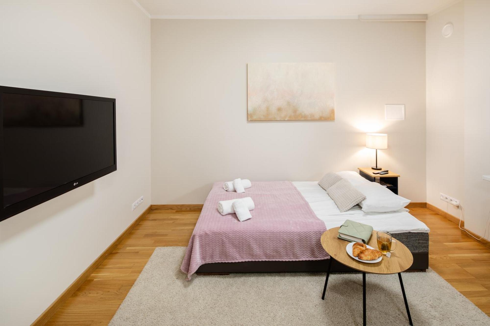 Embassy Center With Parking Apartment *