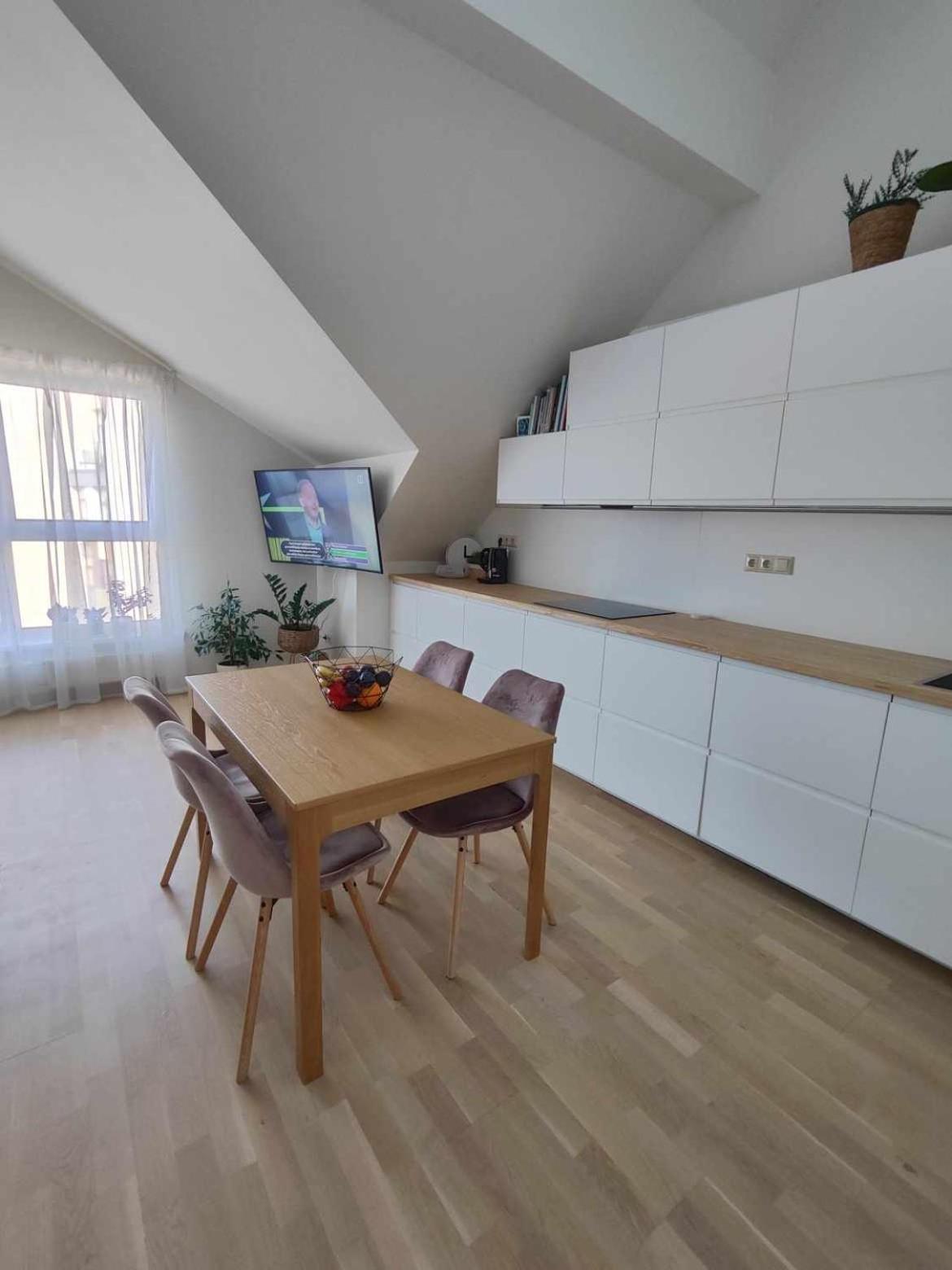 Apartment Wide & Light - Self Check In