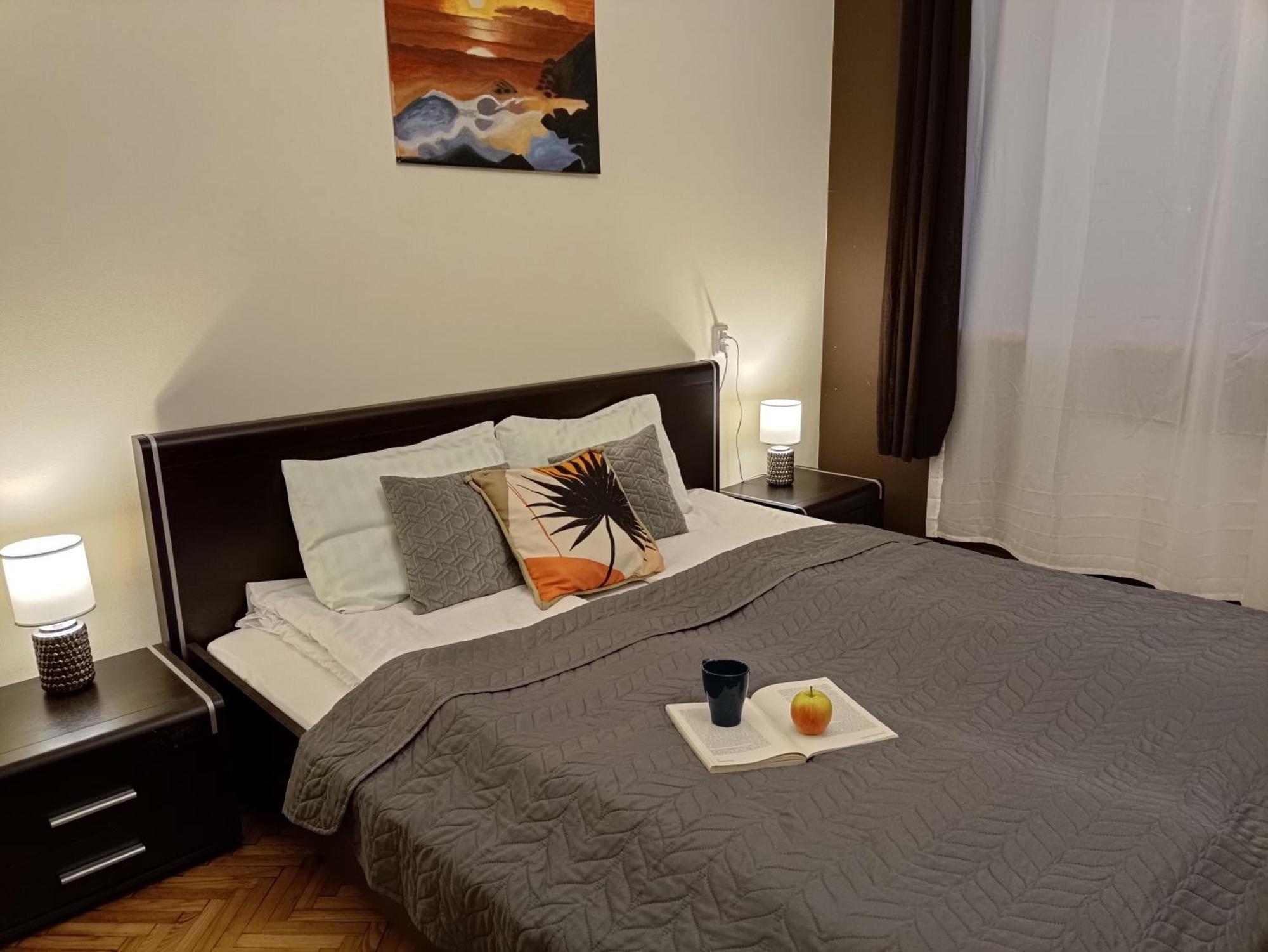 Căn hộ Ideally Located Center 2 Bedrooms Spacious Riga