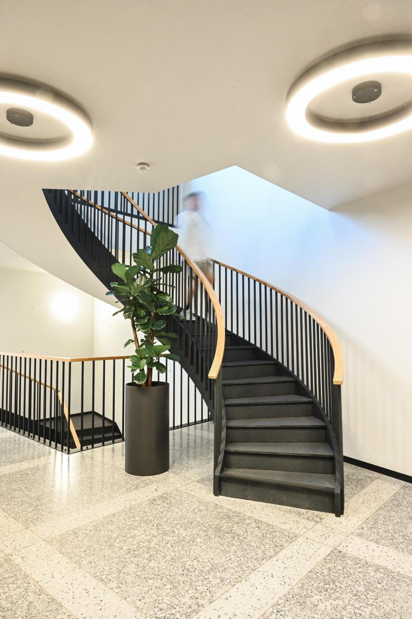 Aston Khách sạn 4*