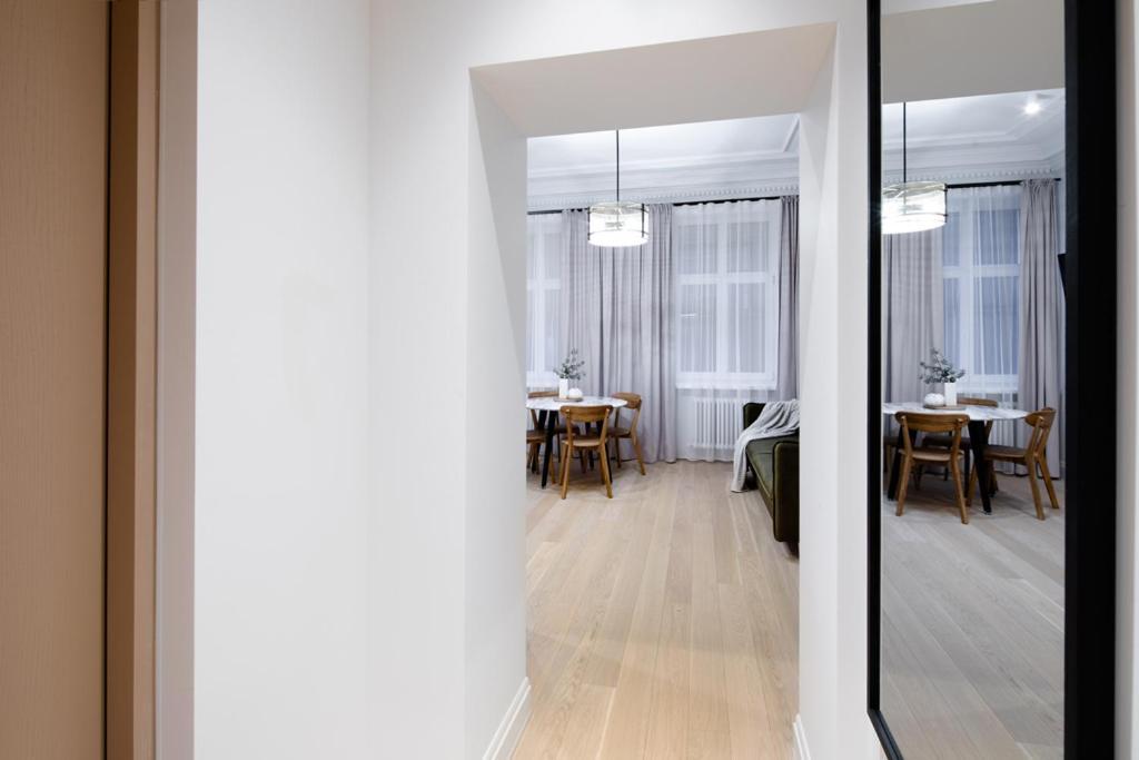Raina Boulevard Exclusive Design By The Park * Riga