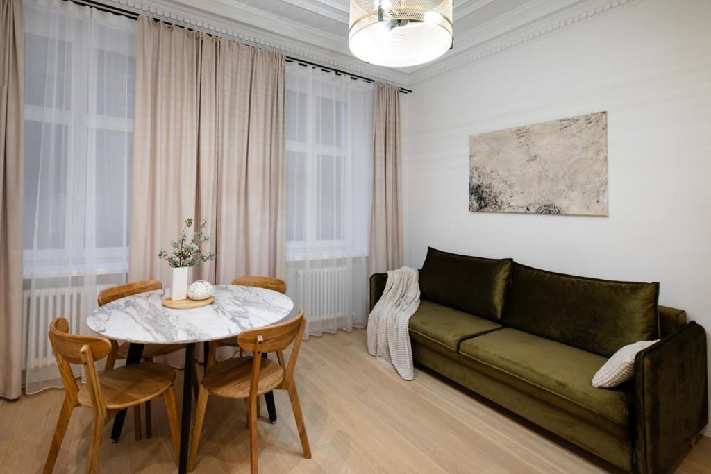 Raina Boulevard Exclusive Design By The Park Riga