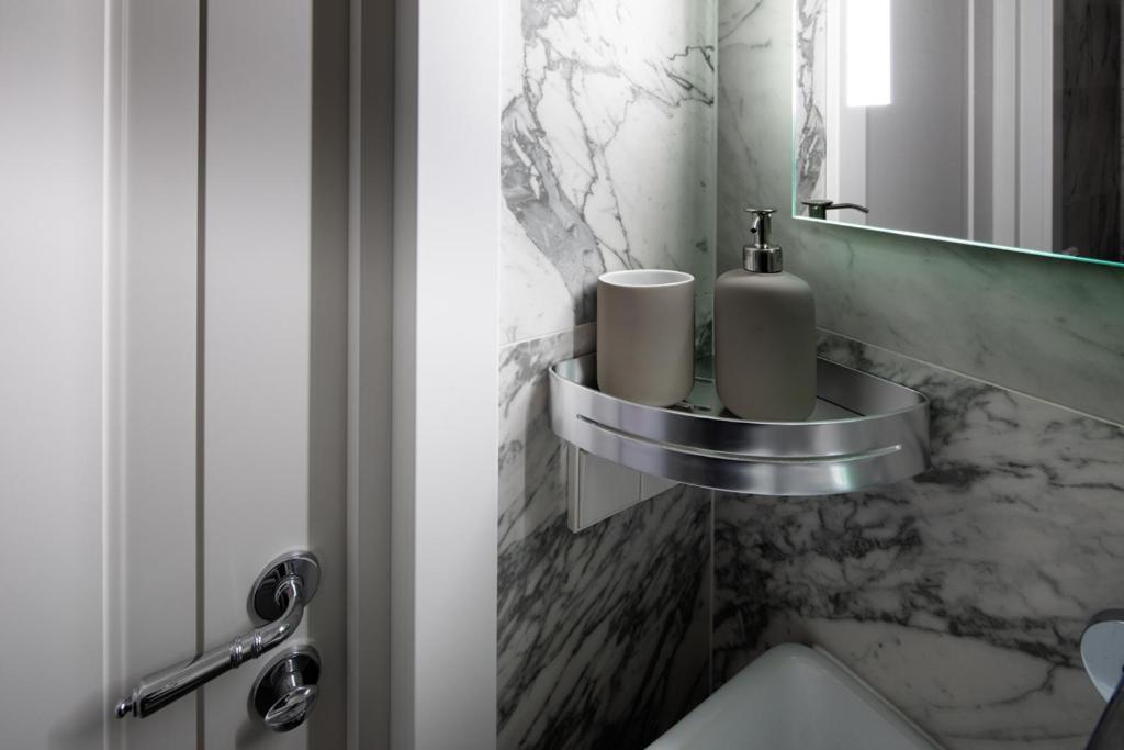 Raina Boulevard Exclusive Design By The Park Apartment