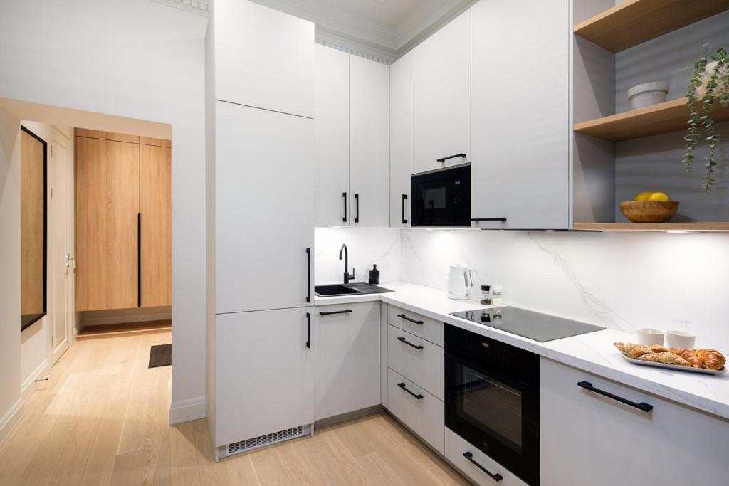 Raina Boulevard Exclusive Design By The Park Apartment *