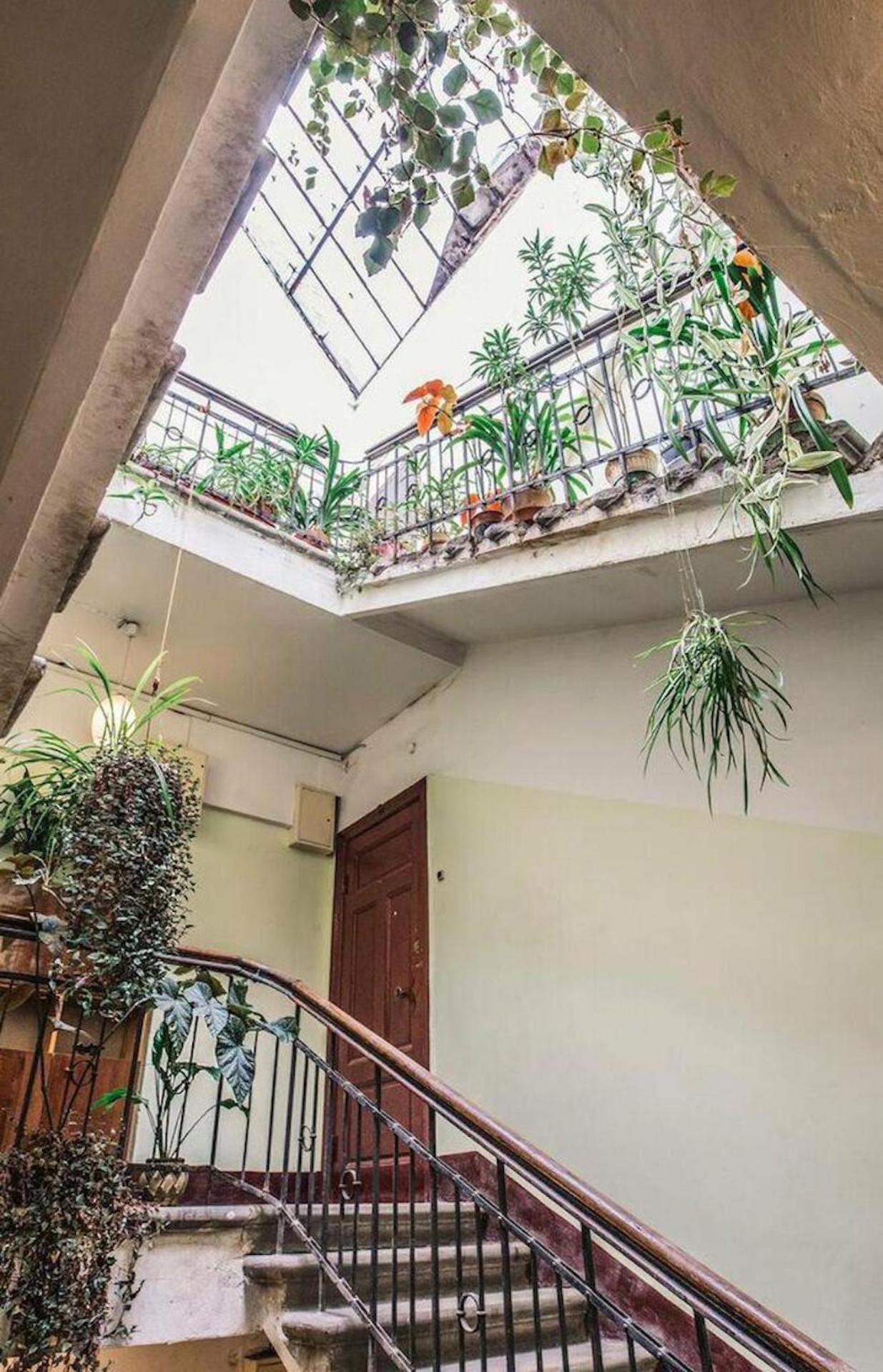 Sunny 1 Bedroom In Centre Of Apartment *