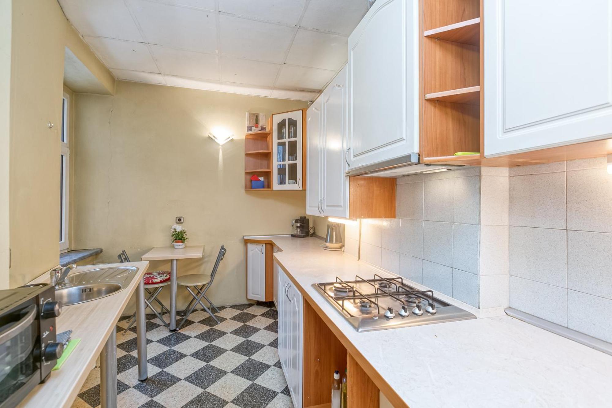 Sunny 1 Bedroom In Centre Of Apartment