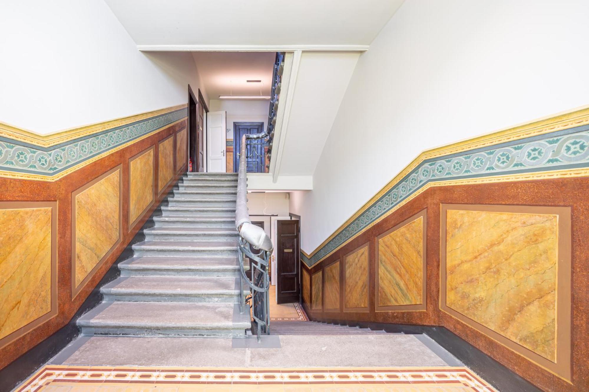 Prestigious Former Library - Perfect Location Apartment