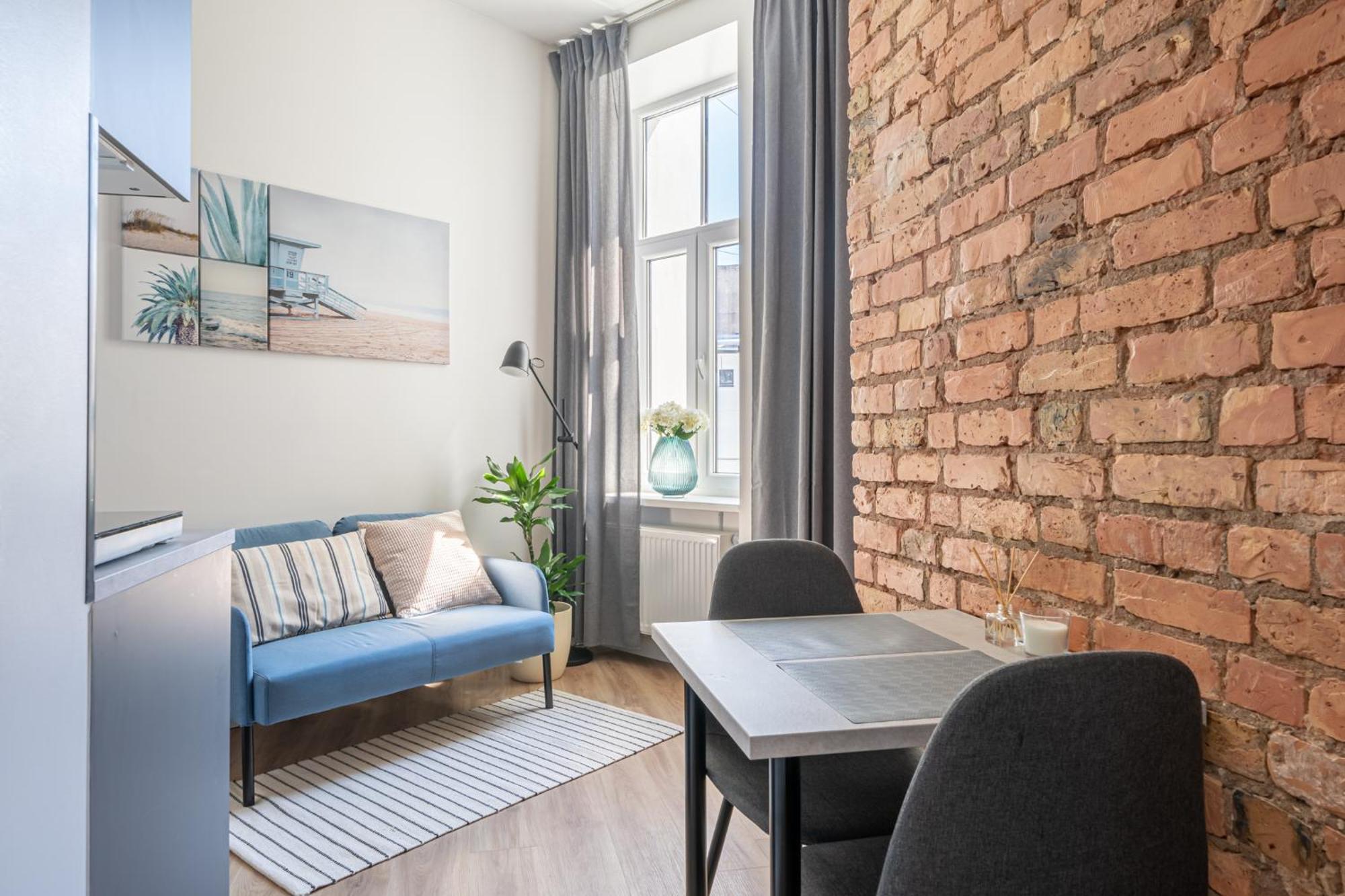 Prestigious Former Library - Perfect Location Apartment *