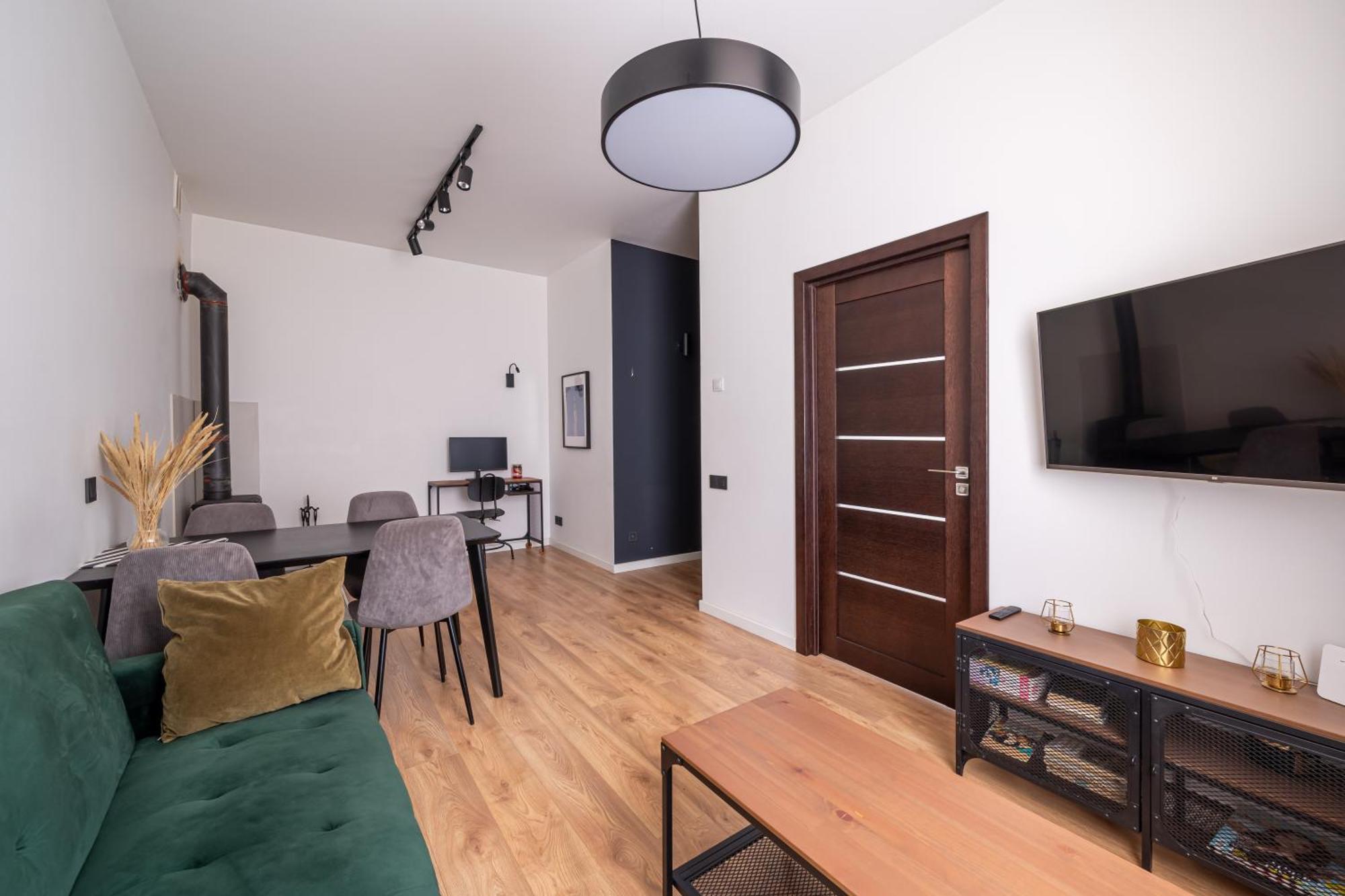 Lienes Iela Gem 1br With Fireplace In Historic Unesco Center Riga