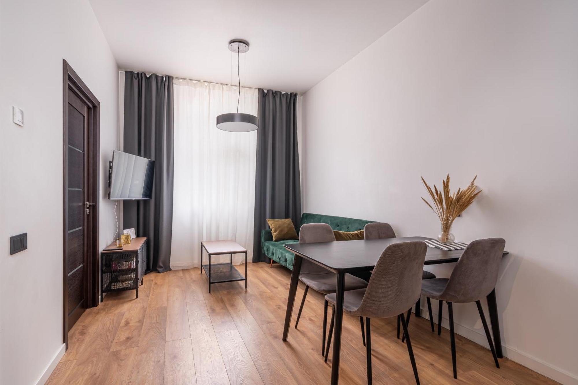 Lienes Iela Gem 1br With Fireplace In Historic Unesco Center * Riga