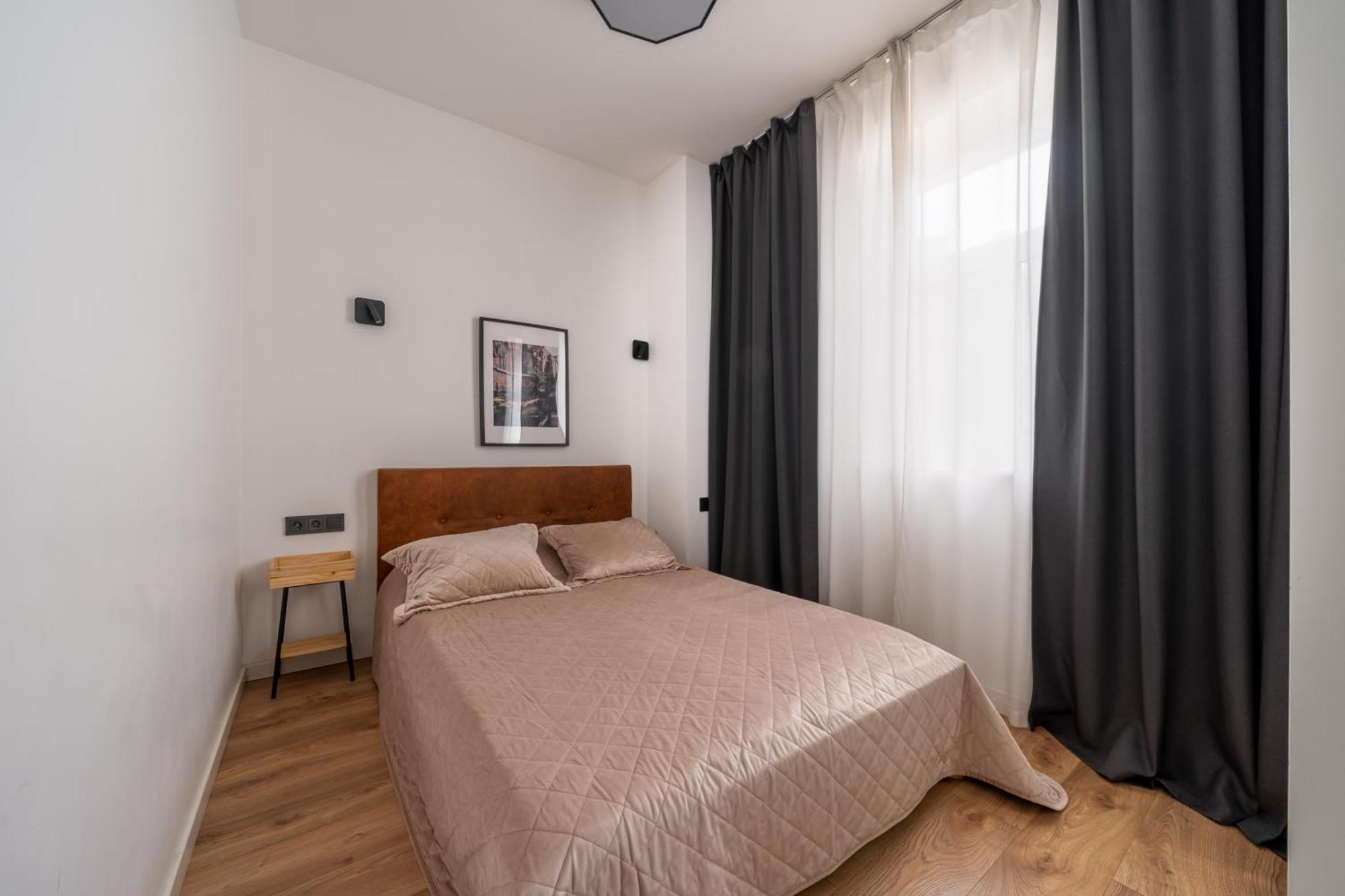 Lienes Iela Gem 1br With Fireplace In Historic Unesco Center *