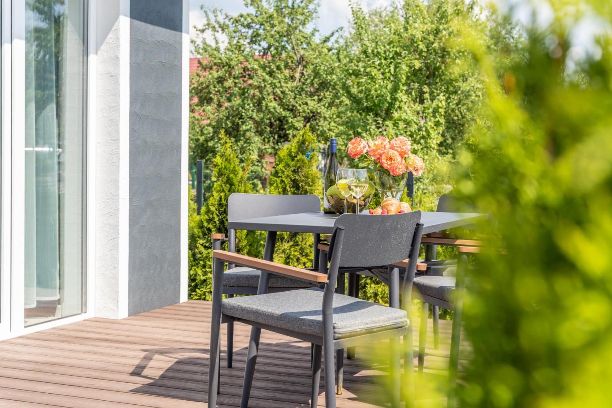 Family Garden With Free Private Parking & Playground Dzīvoklis Riga