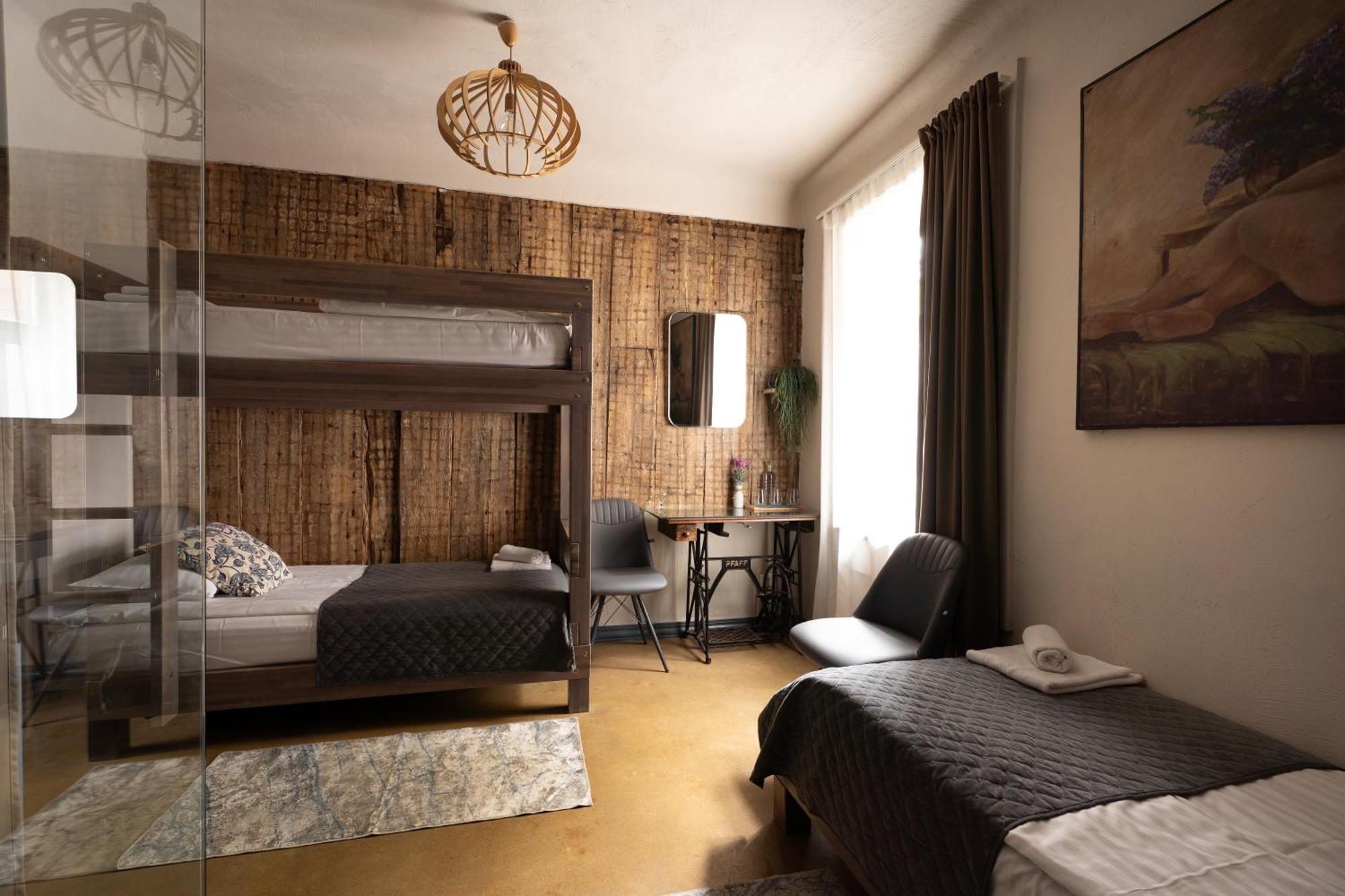 Hotel Two Wheels