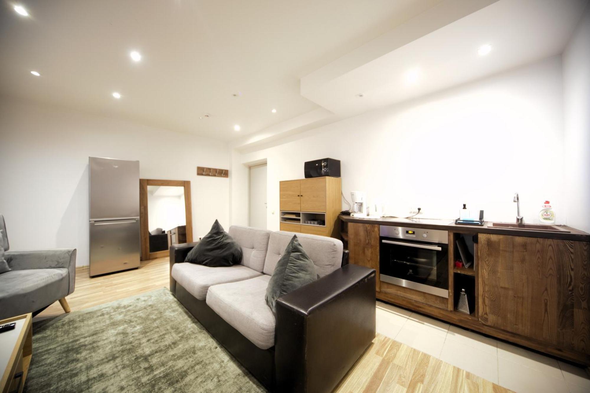 Old Town Apartment *