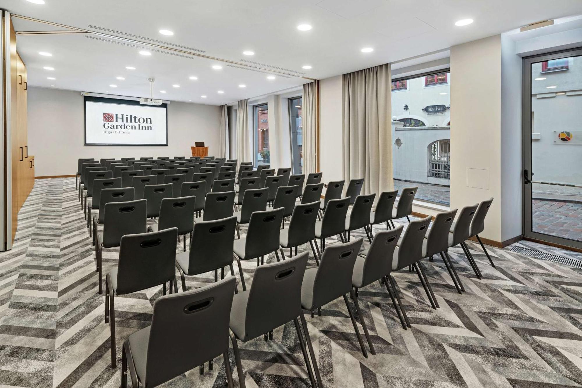 Hilton Garden Old Town Hotel 4*
