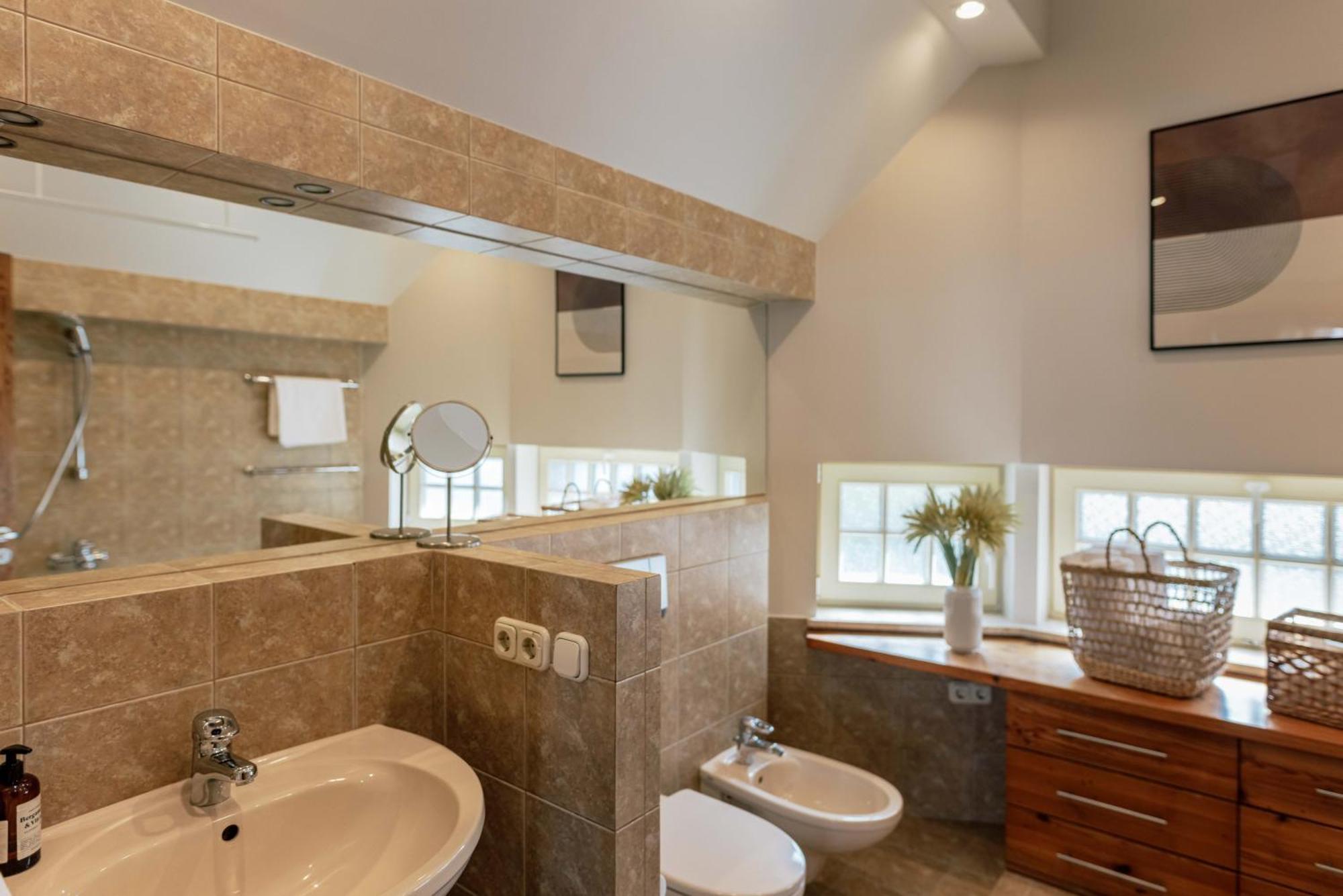 Spacious 2-story Apt. W/ Terrace - 280 M2 Korter