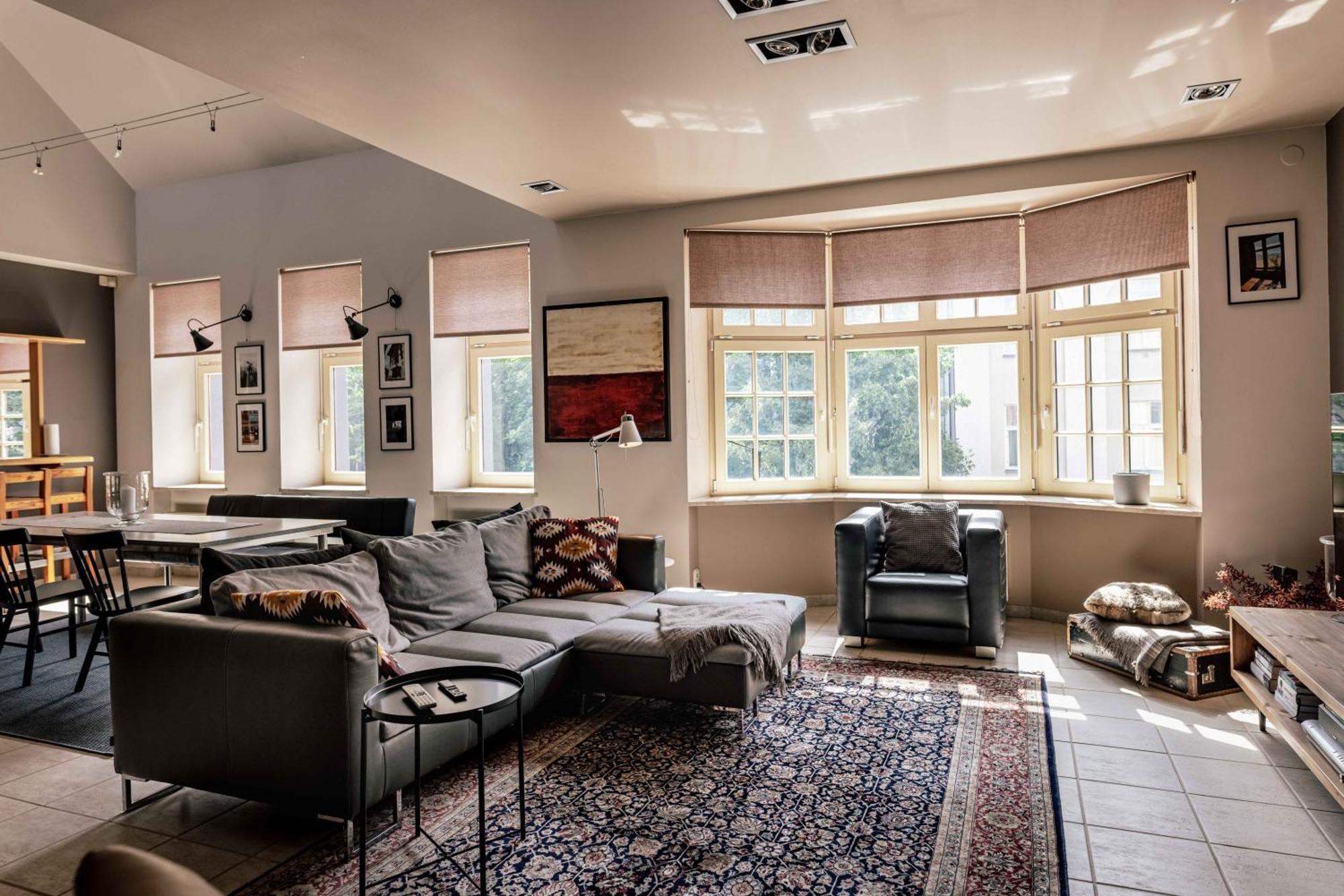 Spacious 2-story Apt. W/ Terrace - 280 M2 *