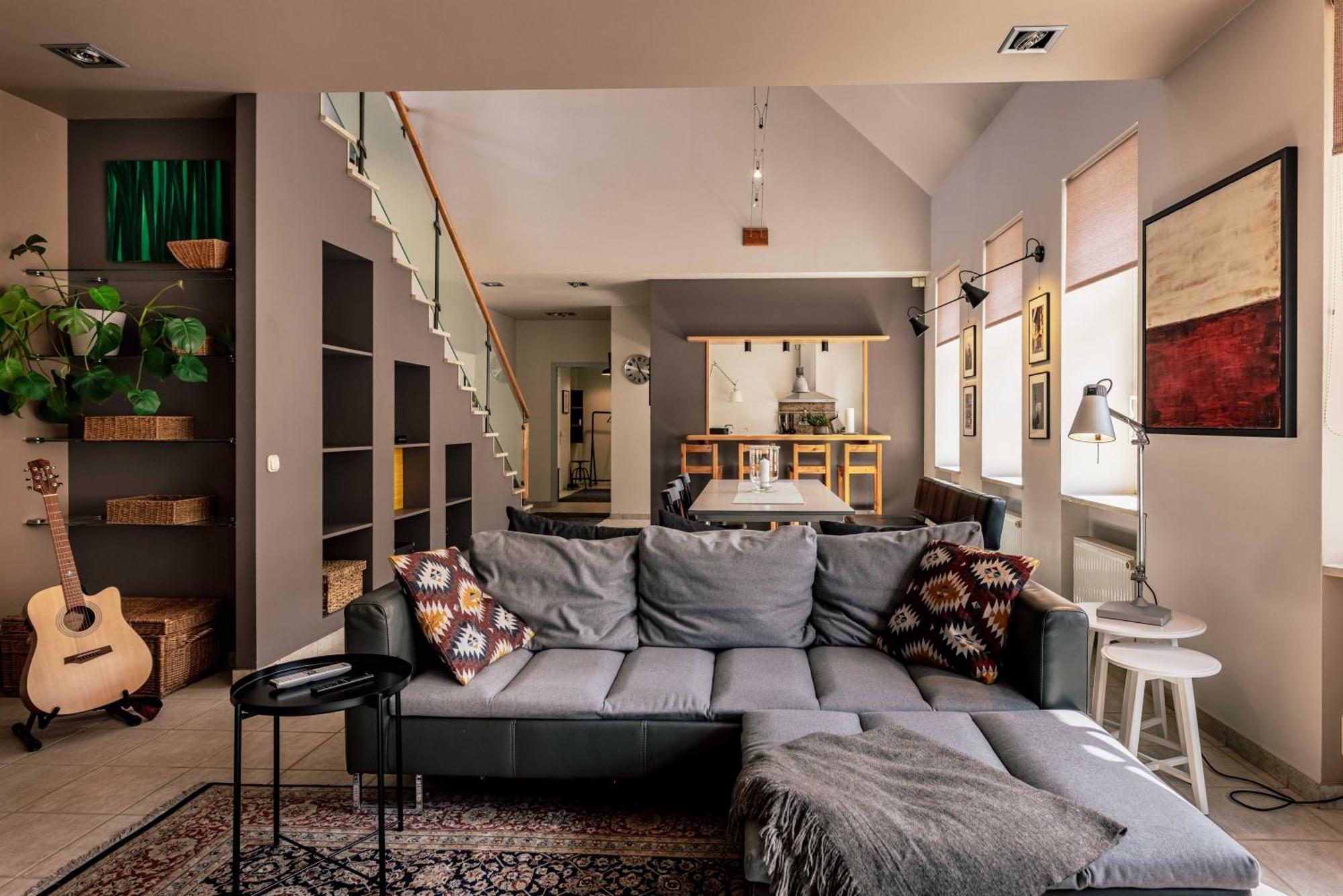Spacious 2-story Apt. W/ Terrace - 280 M2