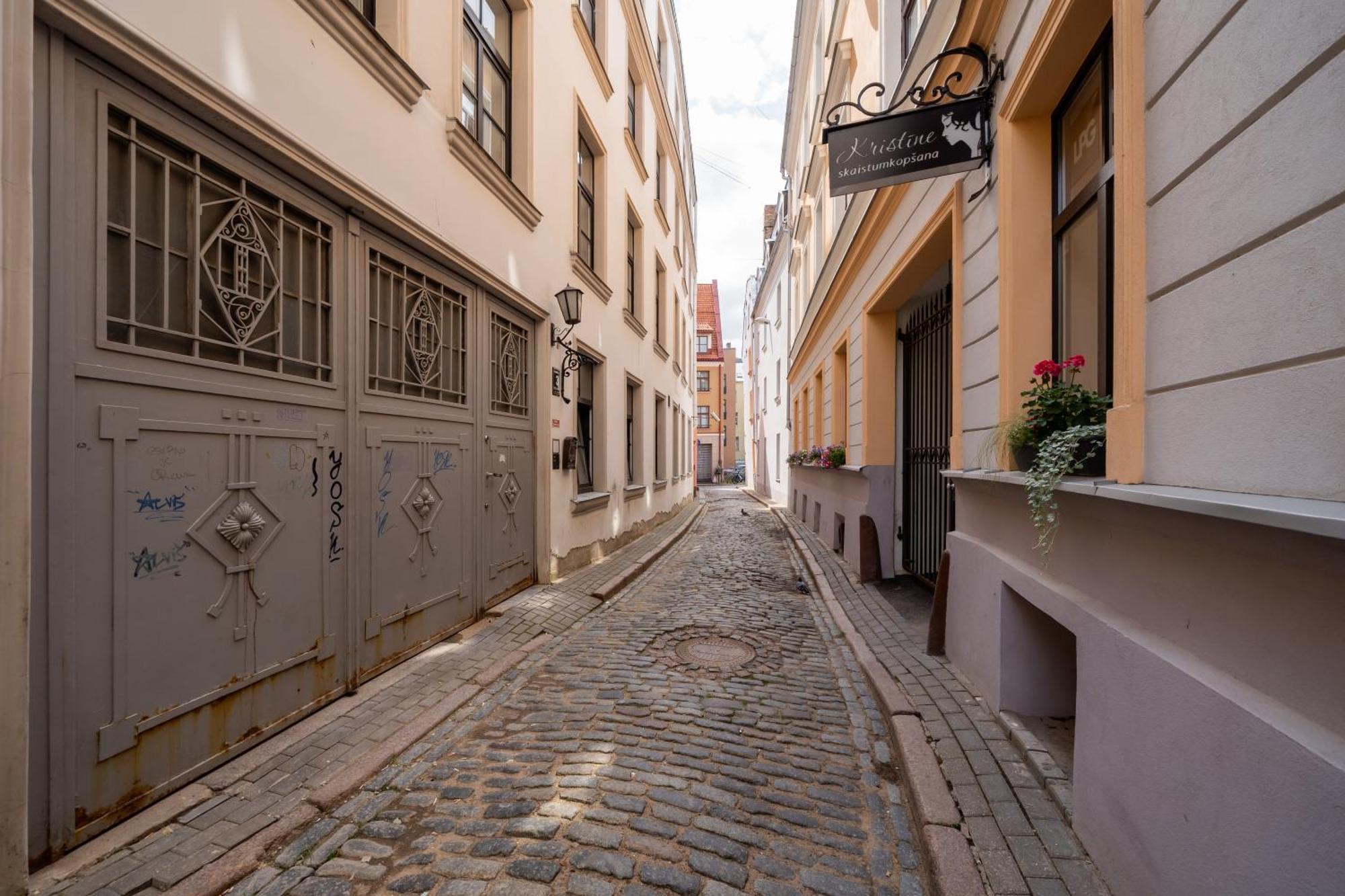 Mucenieku Old Town Bright Butas