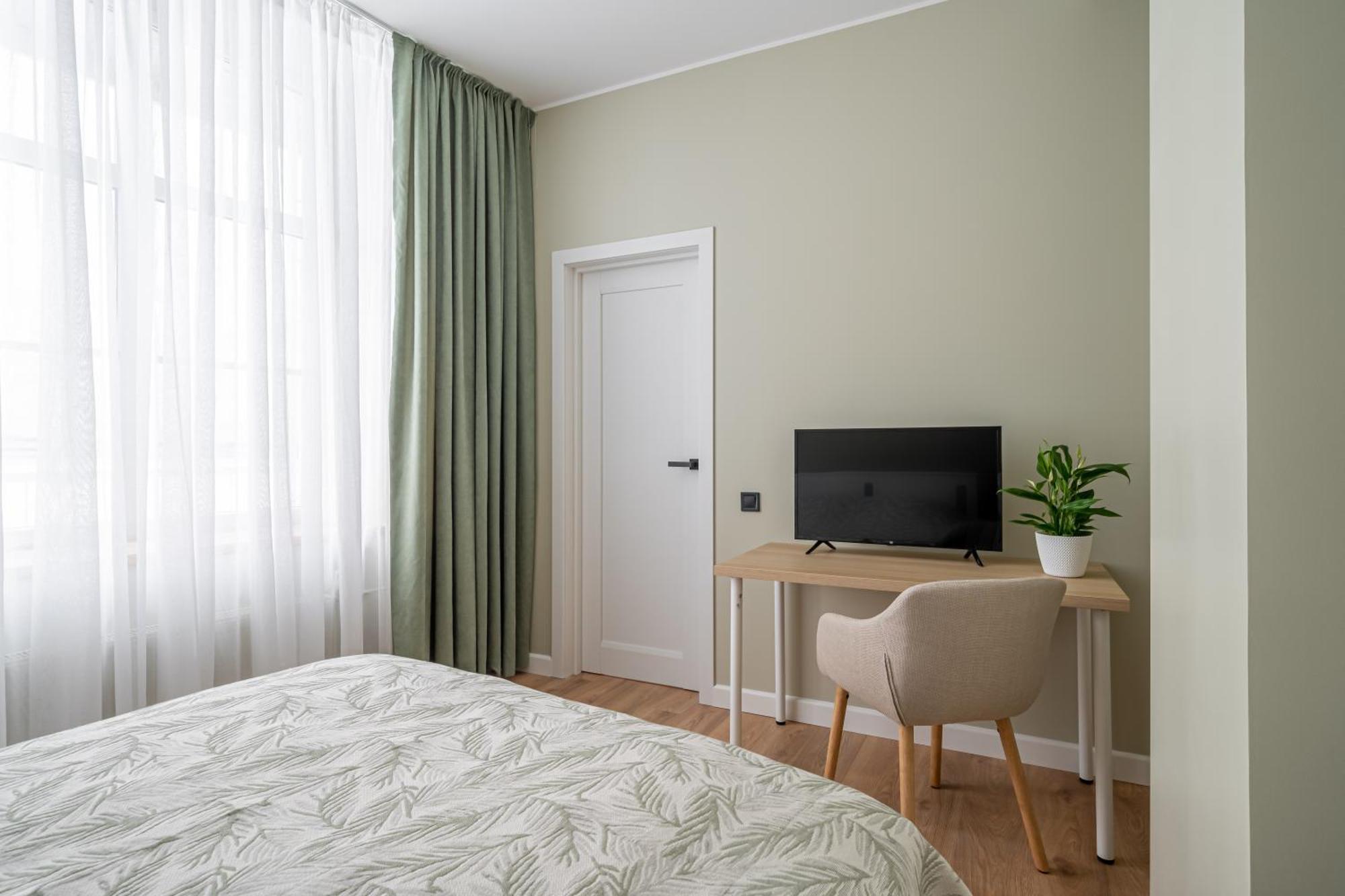 Spacious 1-bedroom In The Heart Of Old Town Huoneisto