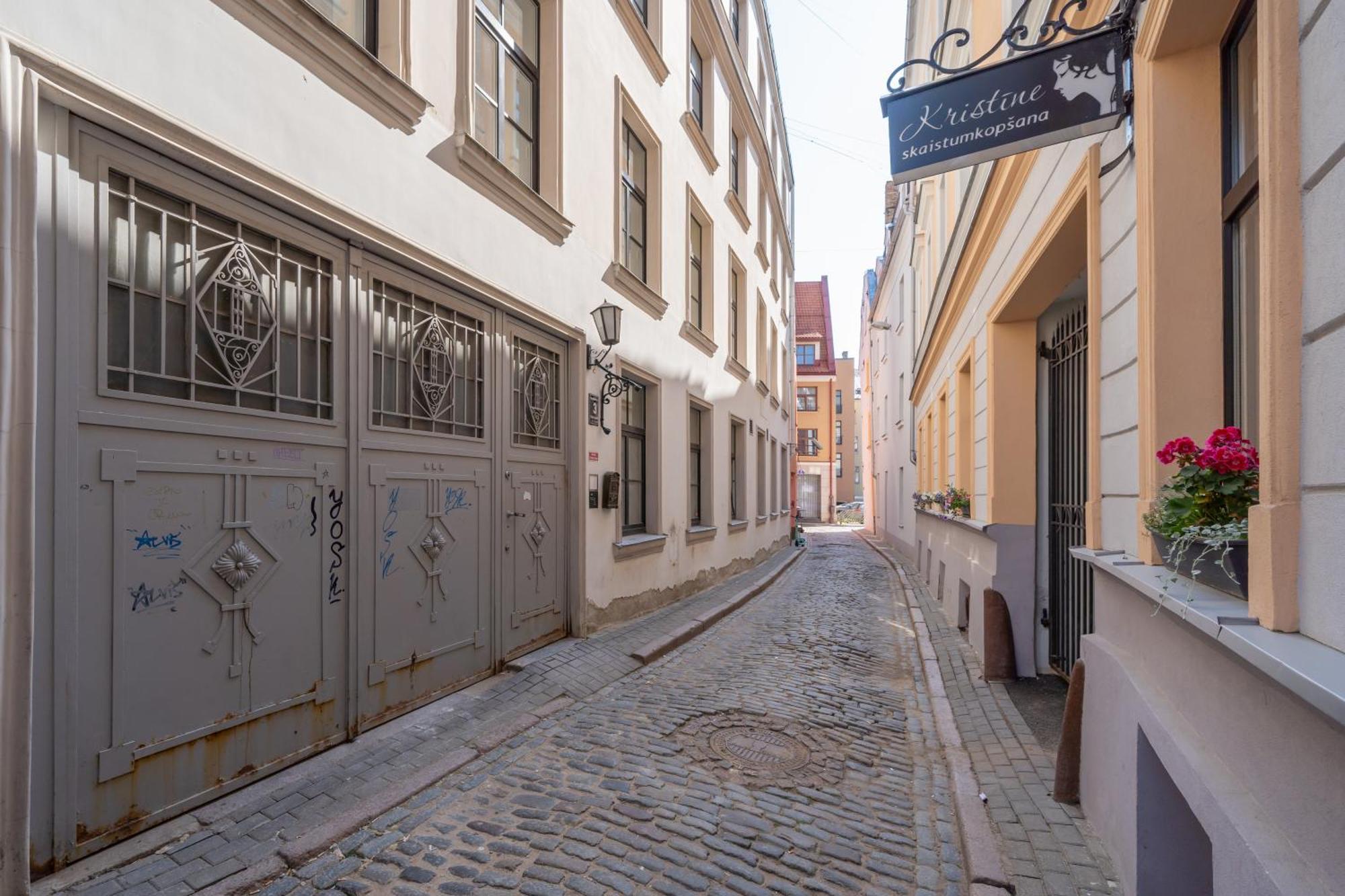 Huoneisto Spacious 1-bedroom In The Heart Of Old Town *