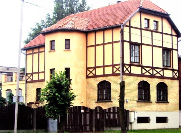 Villand With Free Private Parking And Self Check In 2*