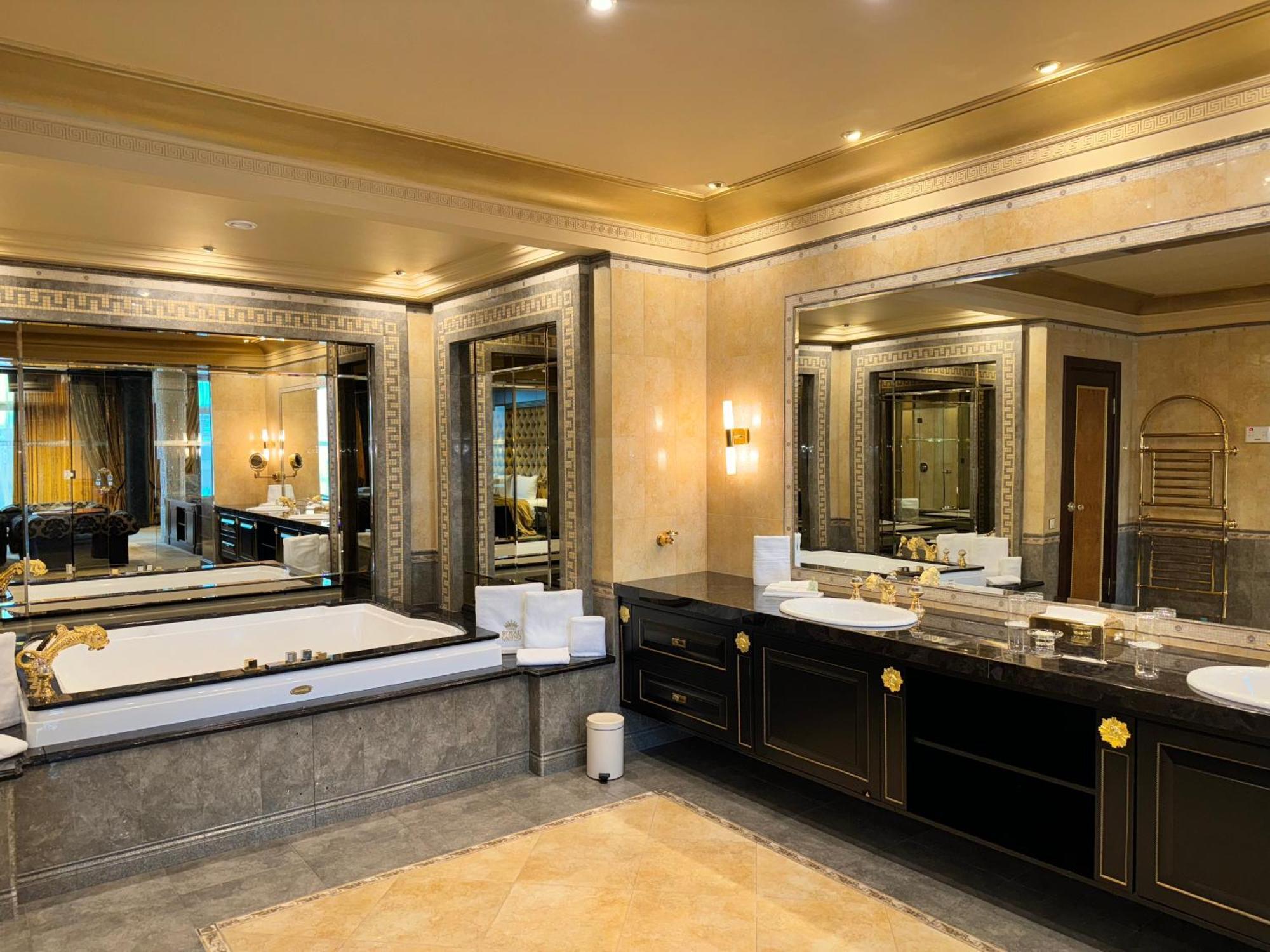 Royal & 5* Riga