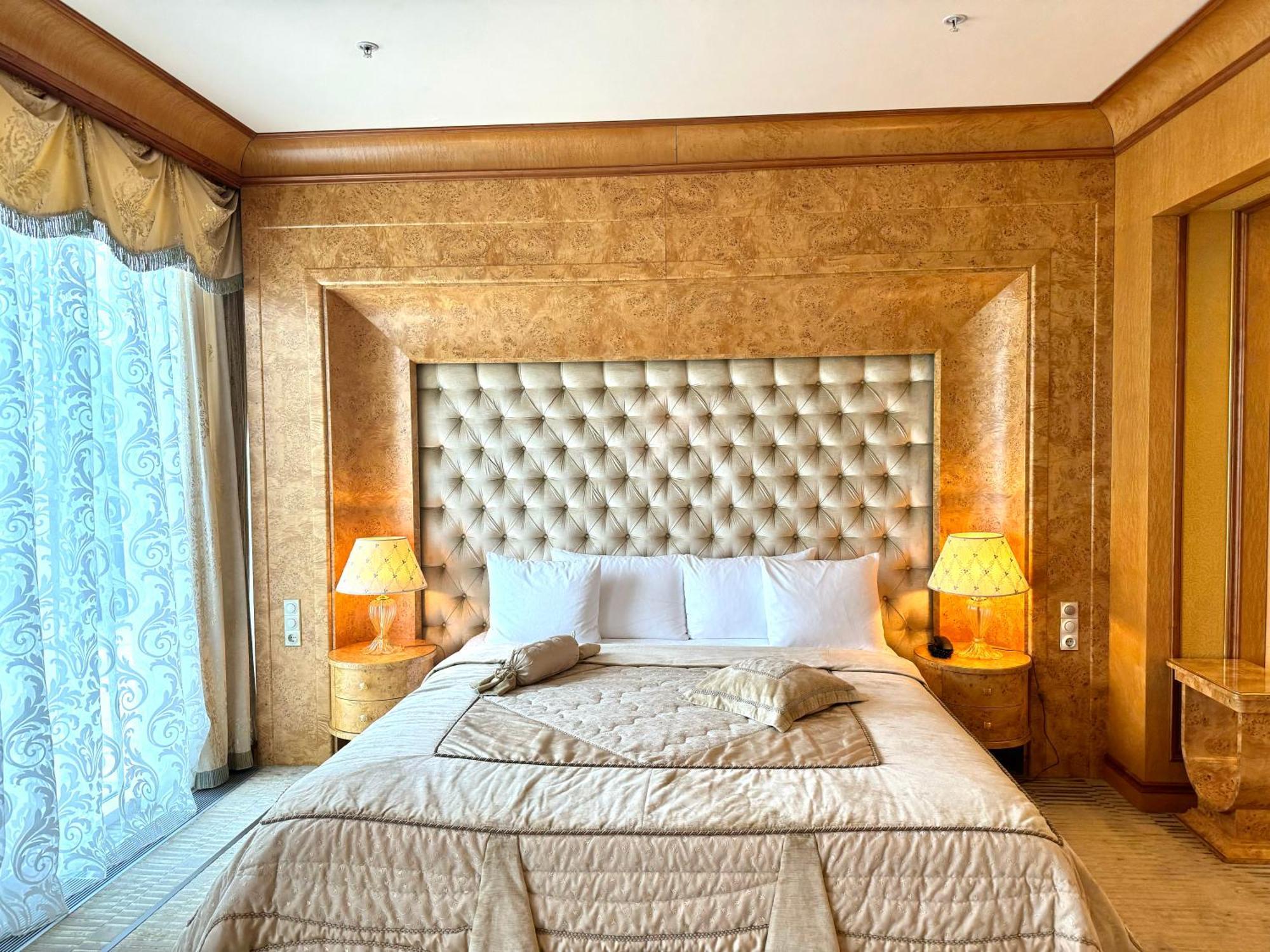Hotel Royal &