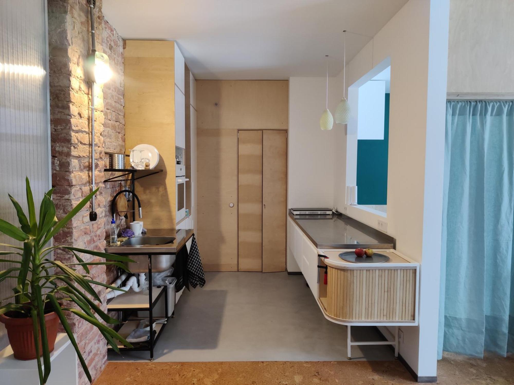 Apartment Unique Design, Hype Location!