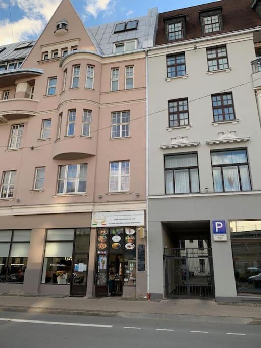Erts Dzivoklis Pasa Rigas Centra Ideala Vieta *